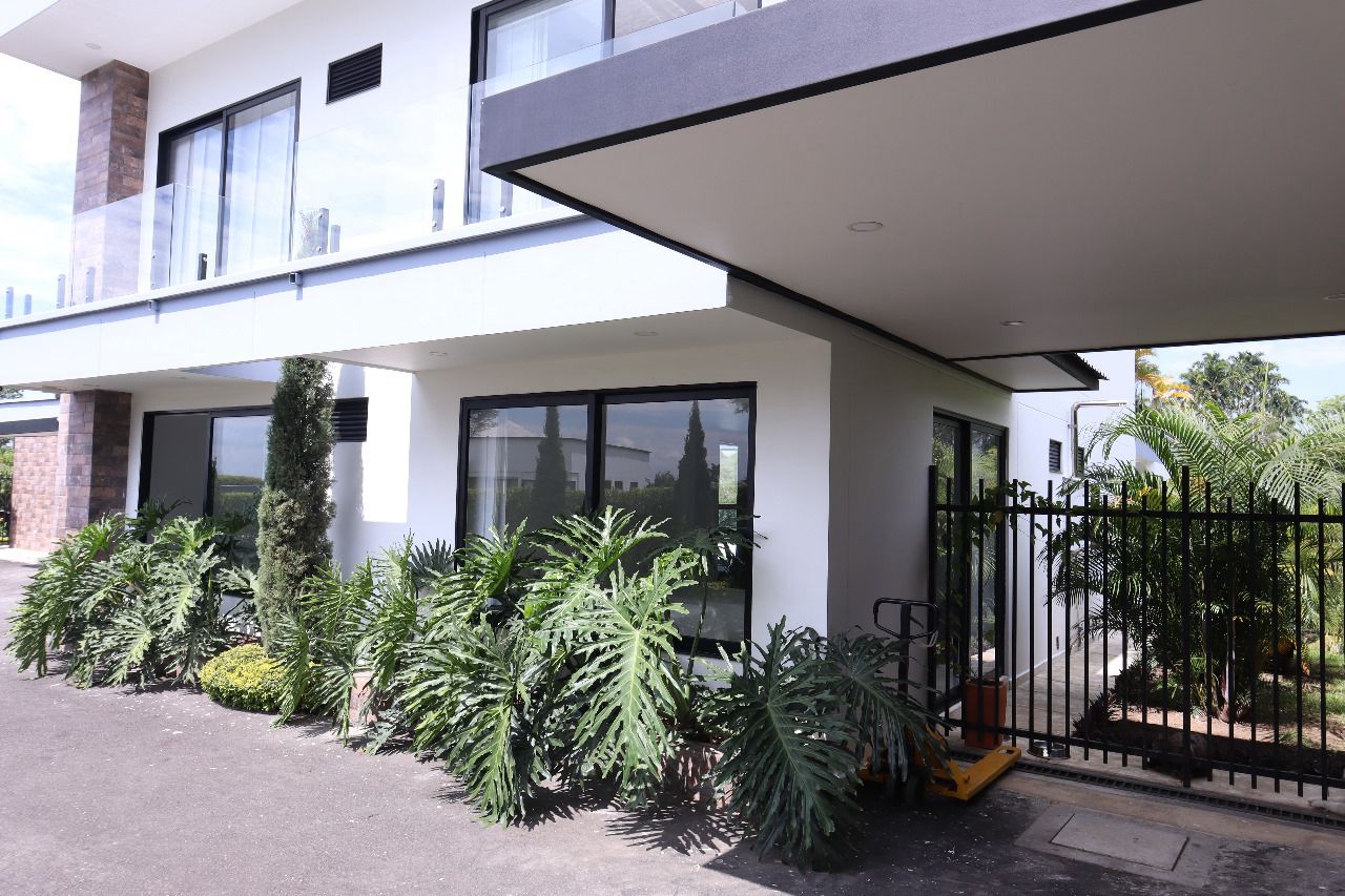 Luxury Spacious Home with Pool, Gym, and Green Areas in Prime Pereira Location. [Cerritos, Pereira] — imagen 3