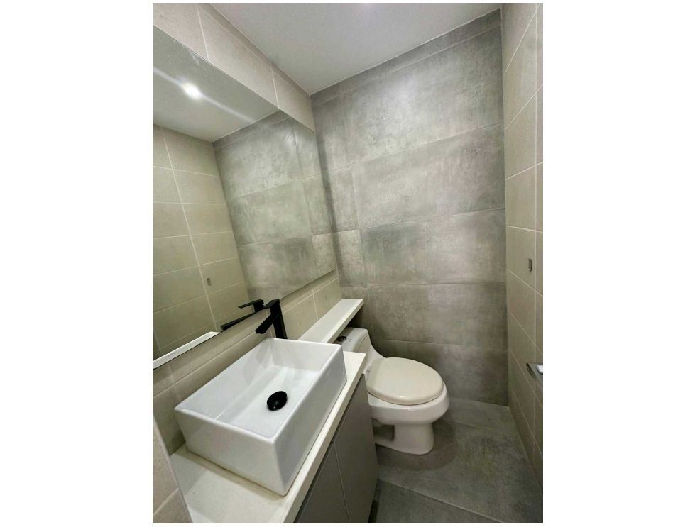 Expansive Three-Bedroom Penthouse Apartment located in El Poblado — imagen 4