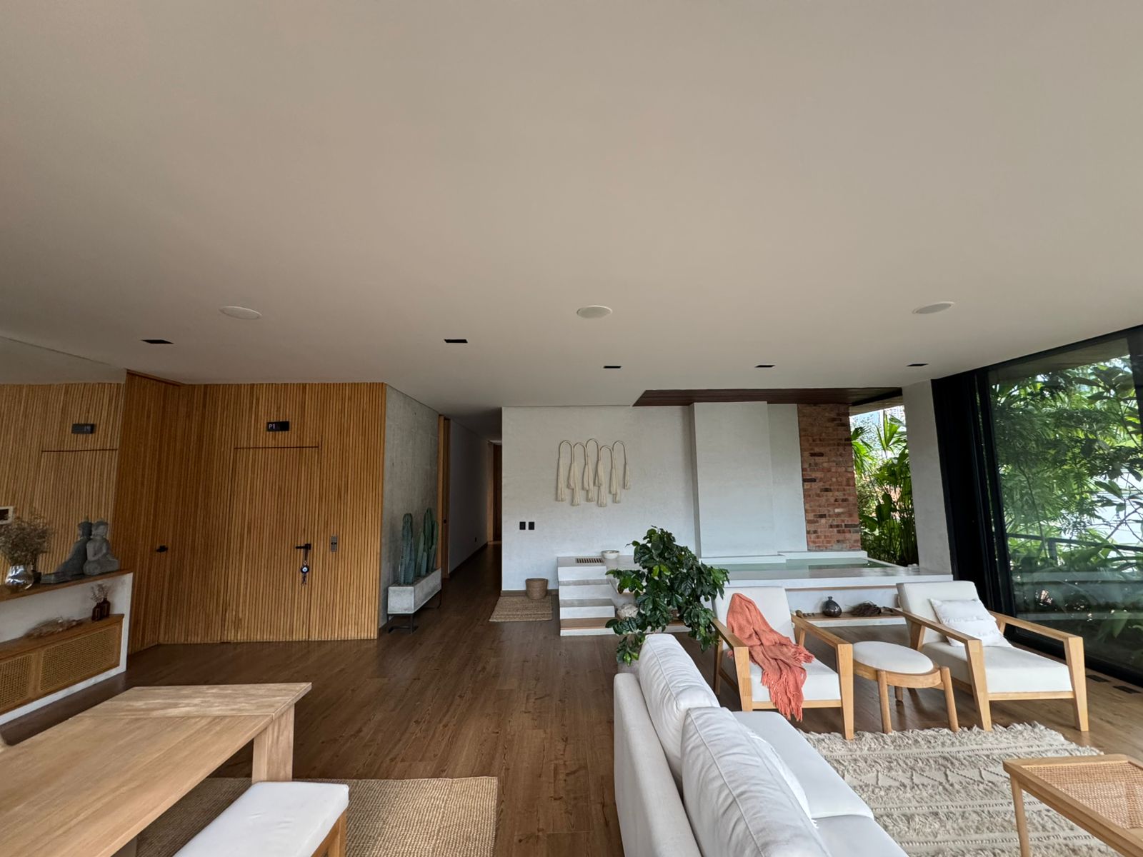 Full-Floor Apartment with High Ceilings, Private Elevator Access and Great City Views. [El Poblado] — imagen 4