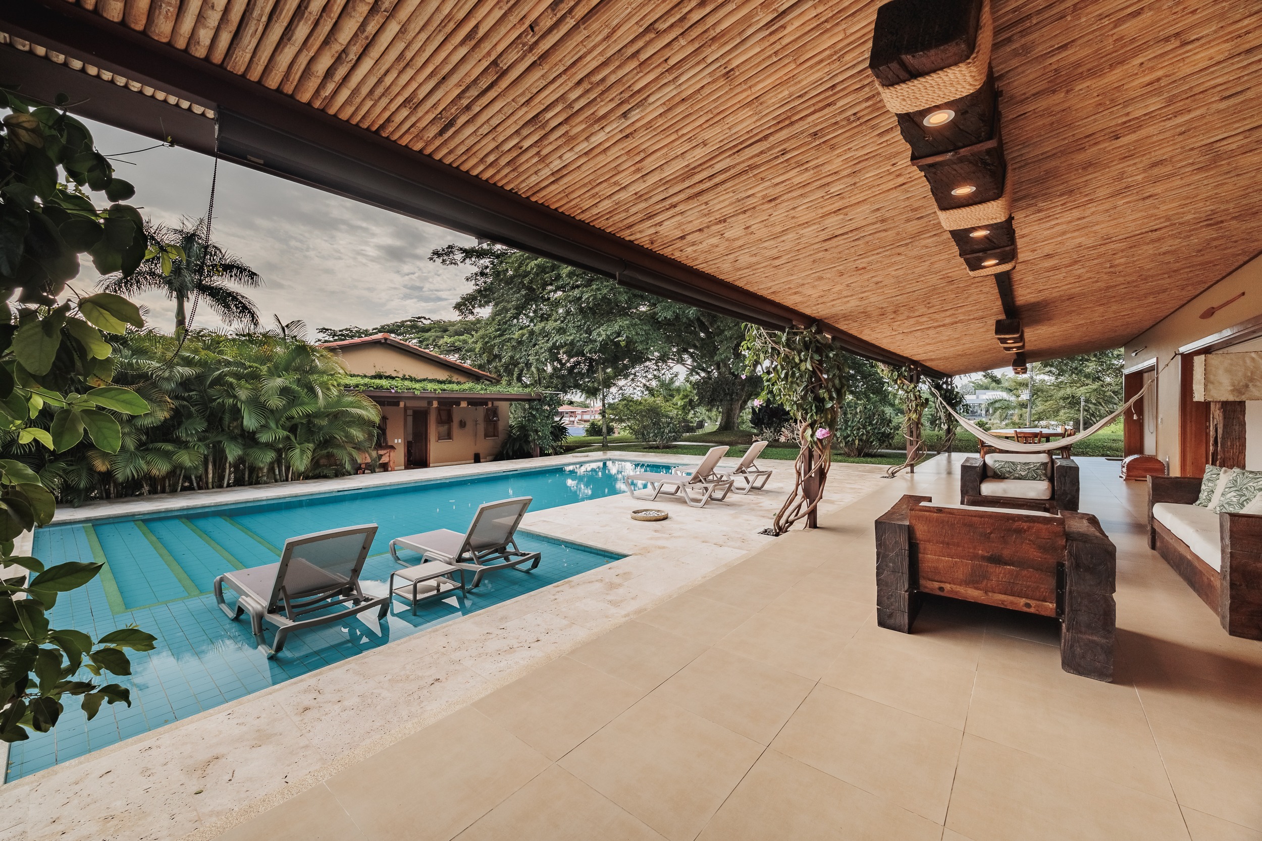 Spacious Luxury Home with Stables, Jacuzzi, and Panoramic Views in Cerritos. [Pereira] — imagen 4