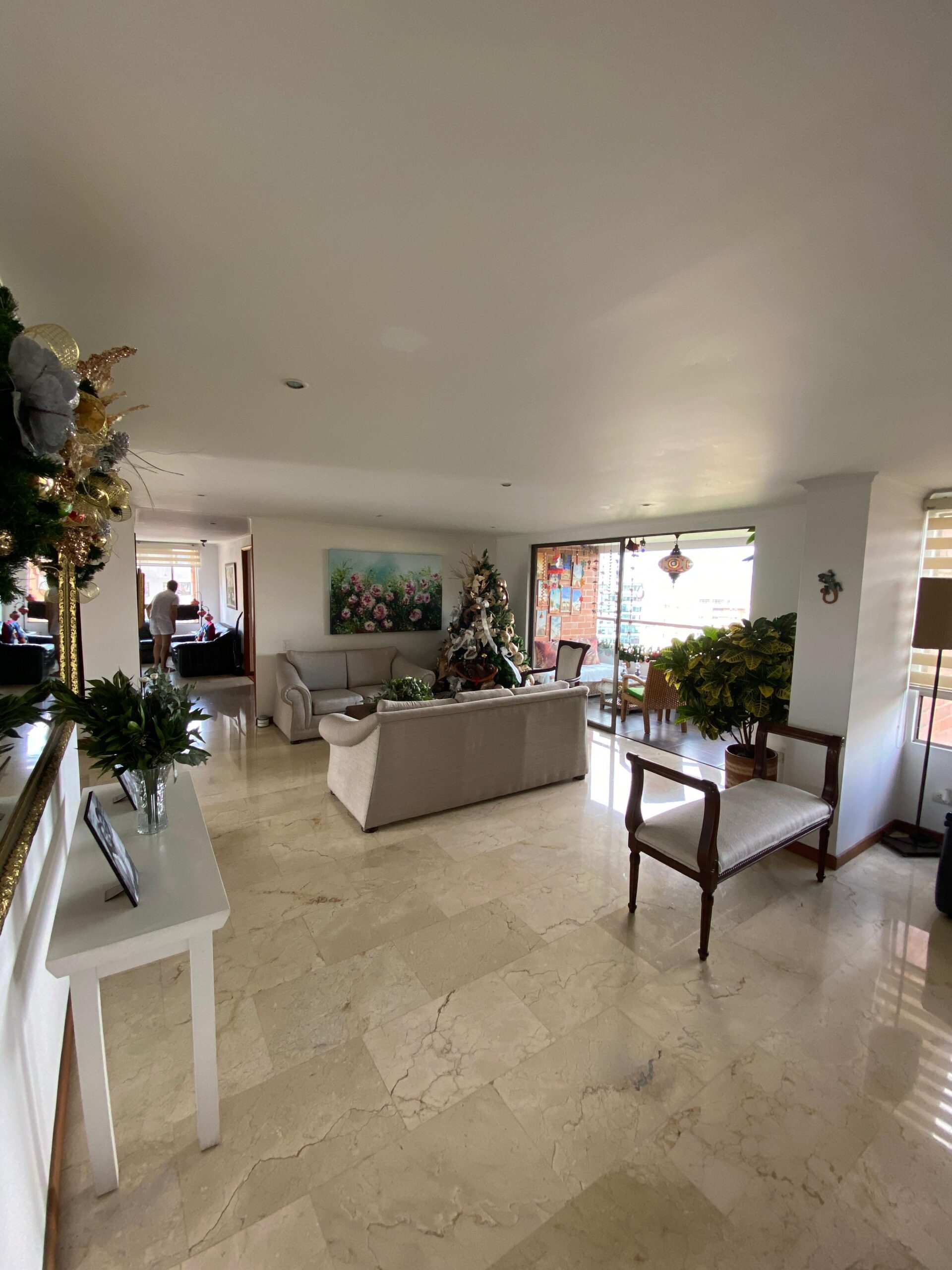 Spacious Apartment with City Views in Los Balsos (El Poblado) — imagen 3