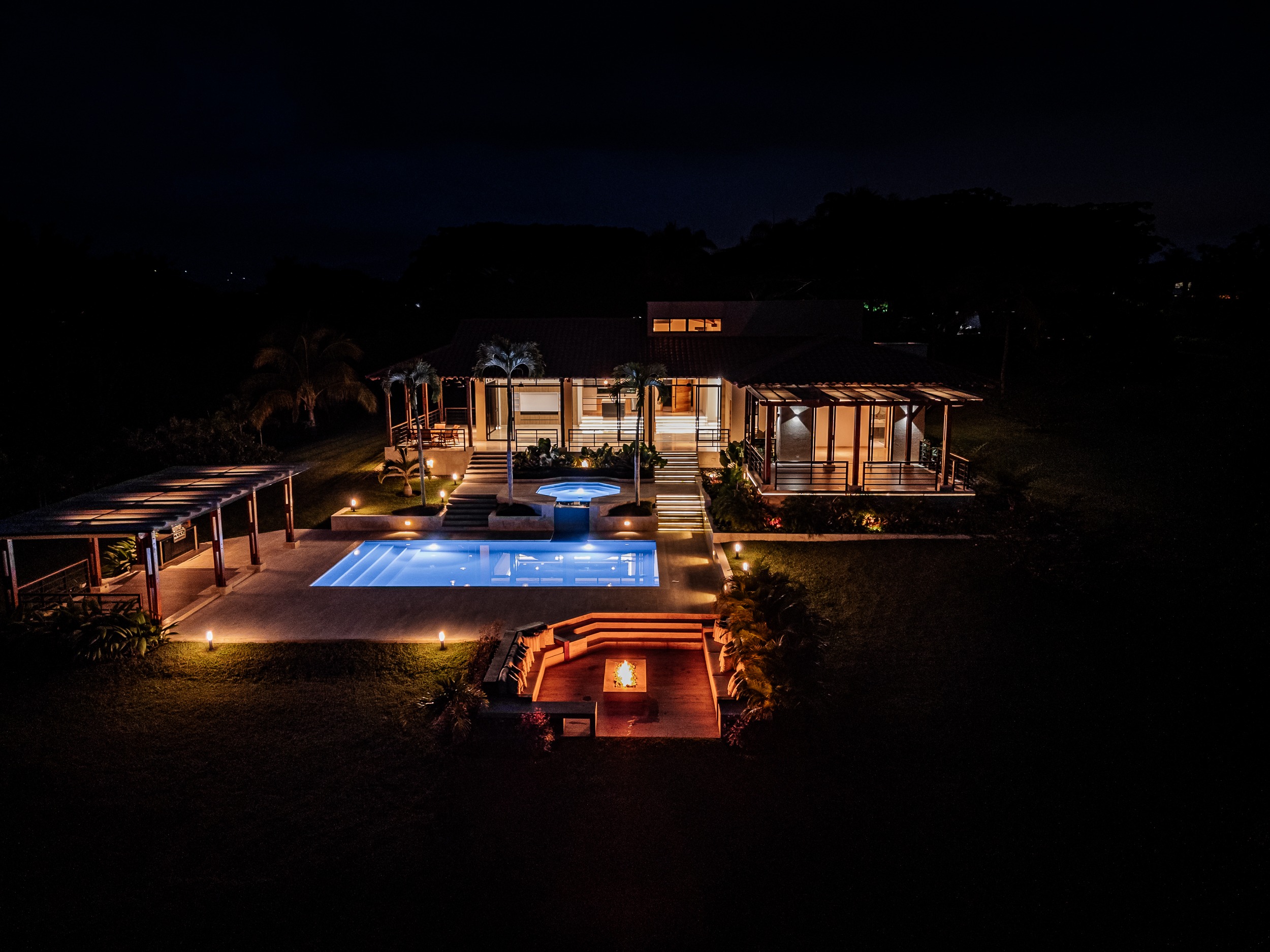 Exclusive House with Private Lake in Cerritos, Pereira. — imagen 4