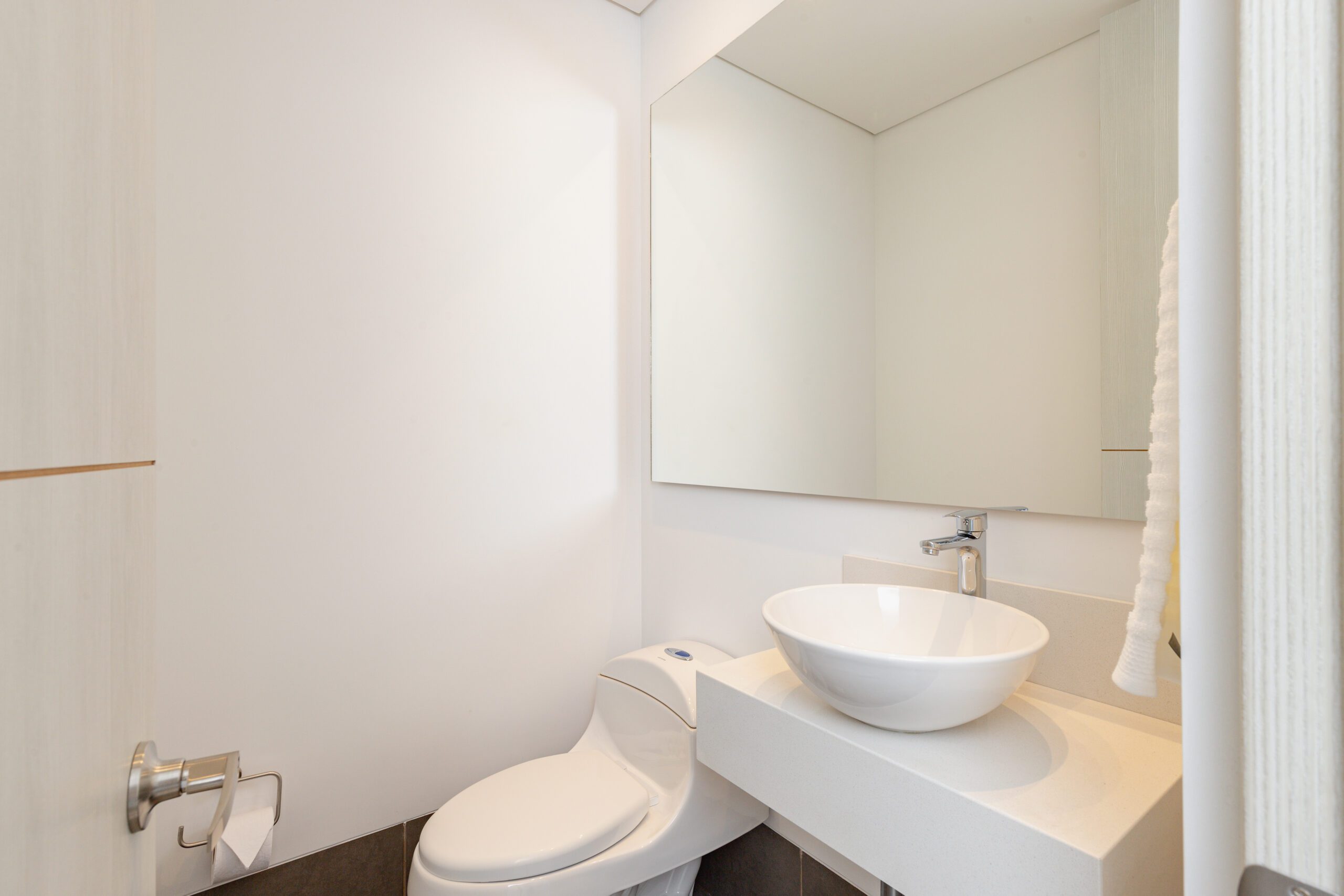Exclusive One-Bedroom Apartment in El Tesoro with Modern Finishes and Prime Location. — imagen 1