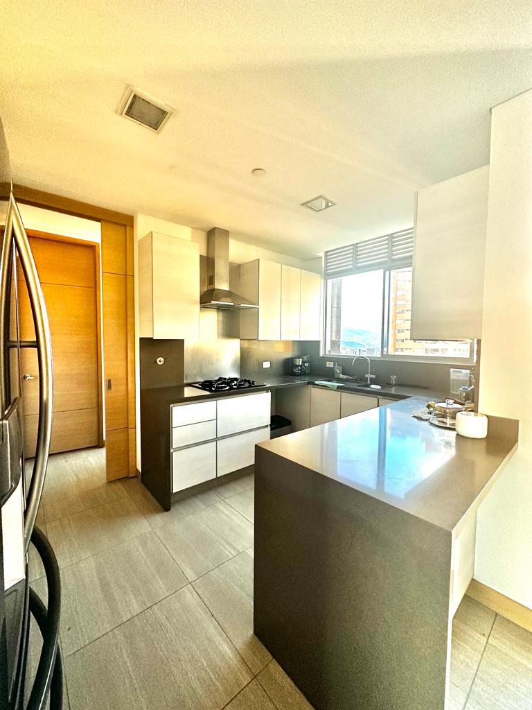 Modern Luxury High-Level Apartment Steps Away from Provenza/ Amazing City Views — imagen 1
