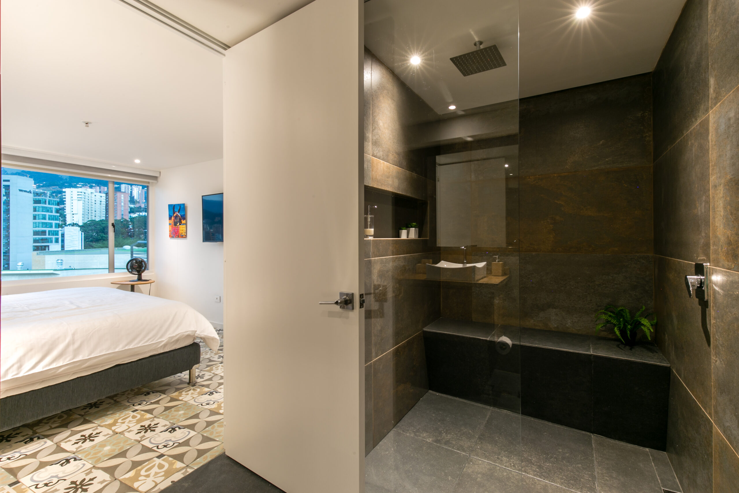 Fully Furnished 1-Bedroom Apartment in The Golden Mile — imagen 4