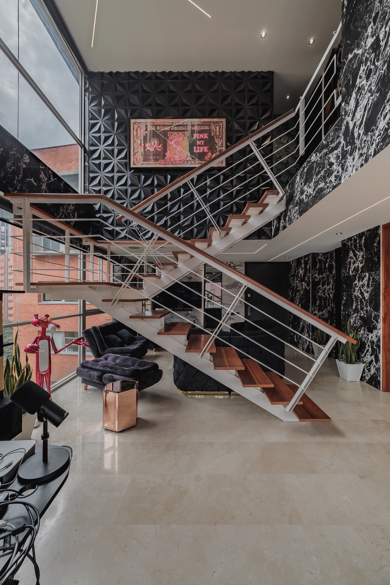 Stunning Three-Bedroom Penthouse Located in Milla de Oro, with Full Amenities. — imagen 4