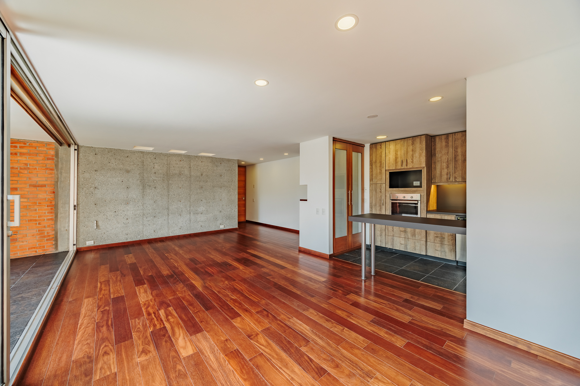 Provenza Two Bedroom Apartment with Huge Terrace — imagen 3