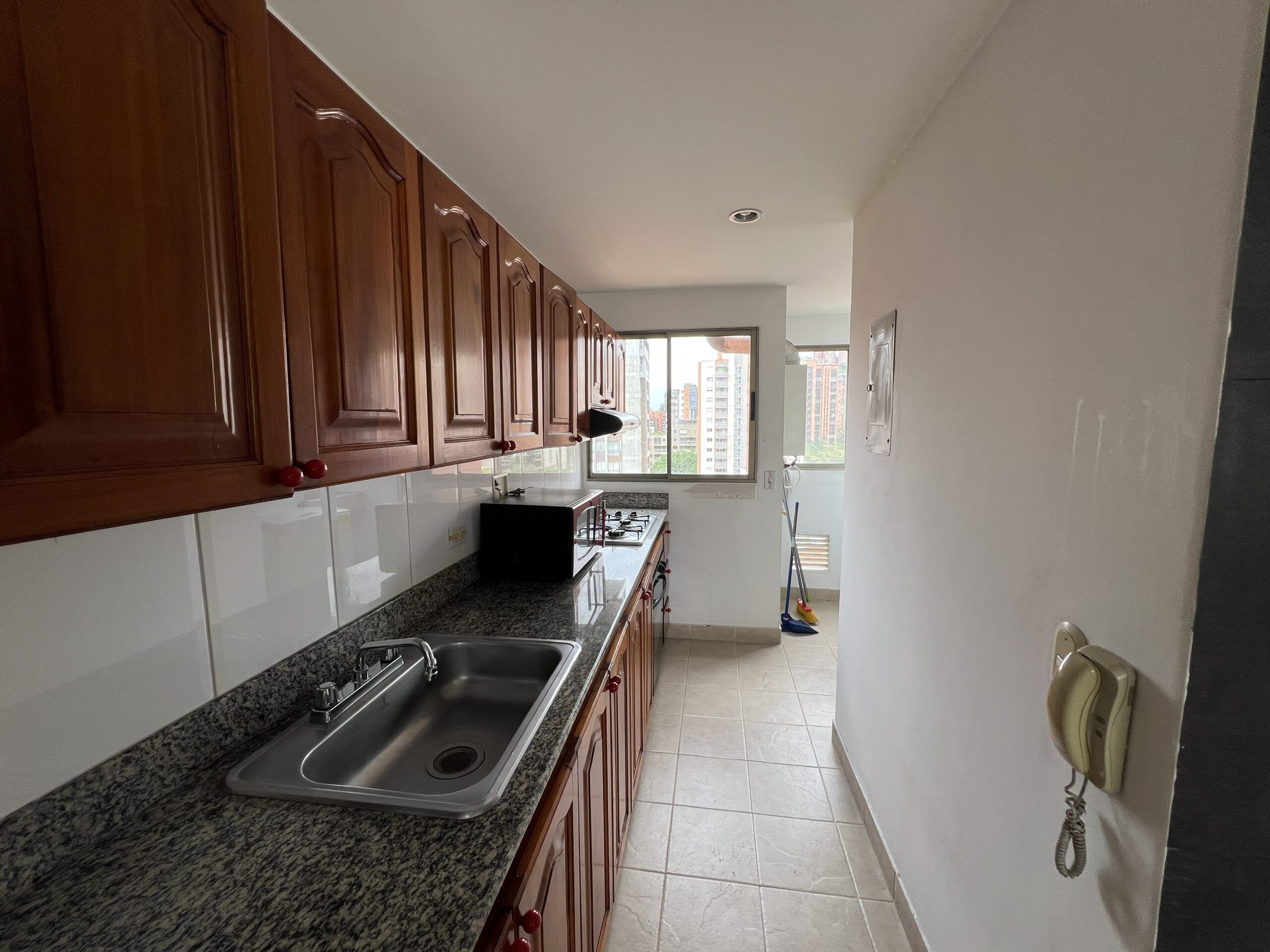 Three Bedroom Apartment with Panoramic City Views and Prime Provenza Location — imagen 4