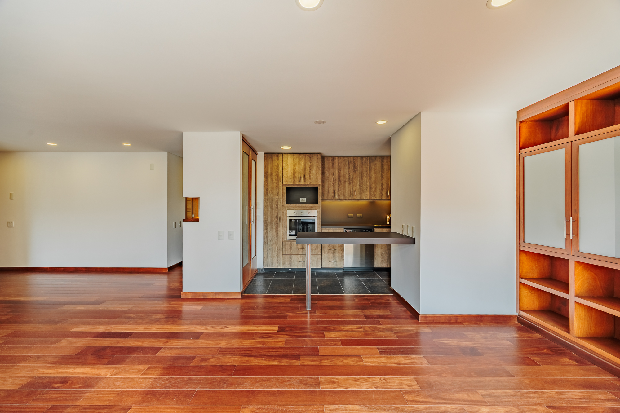 Provenza Two Bedroom Apartment with Huge Terrace — imagen 4
