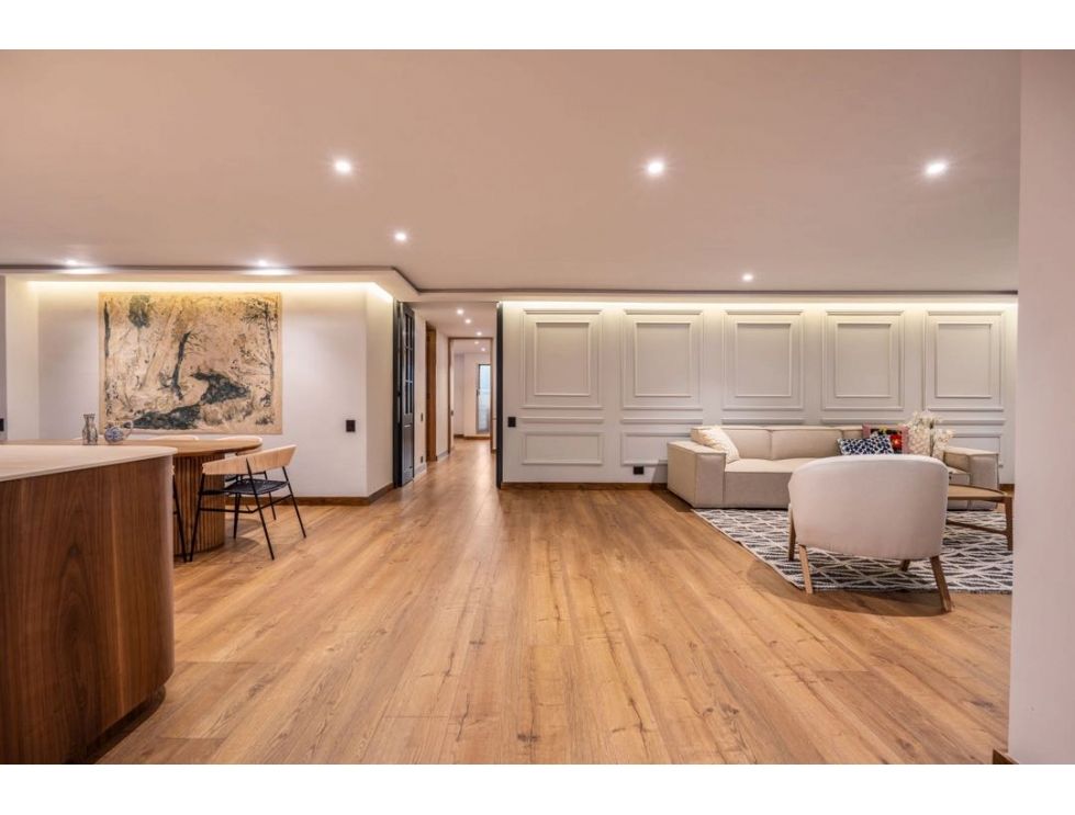 Stunning Fully Remodeled Apartment with Three-Bedrooms, Located In El Tesoro Neighborhood. — imagen 1