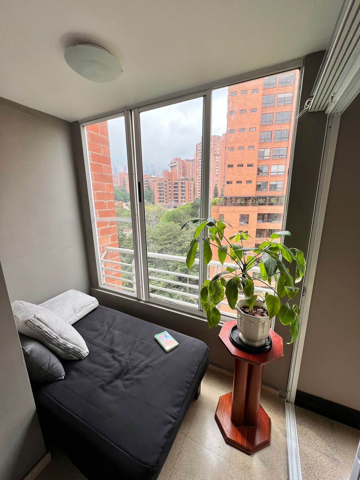 Spacious 3-Bedroom Apartment With Amazing View in Prime Provenza Location, Poblado — imagen 4