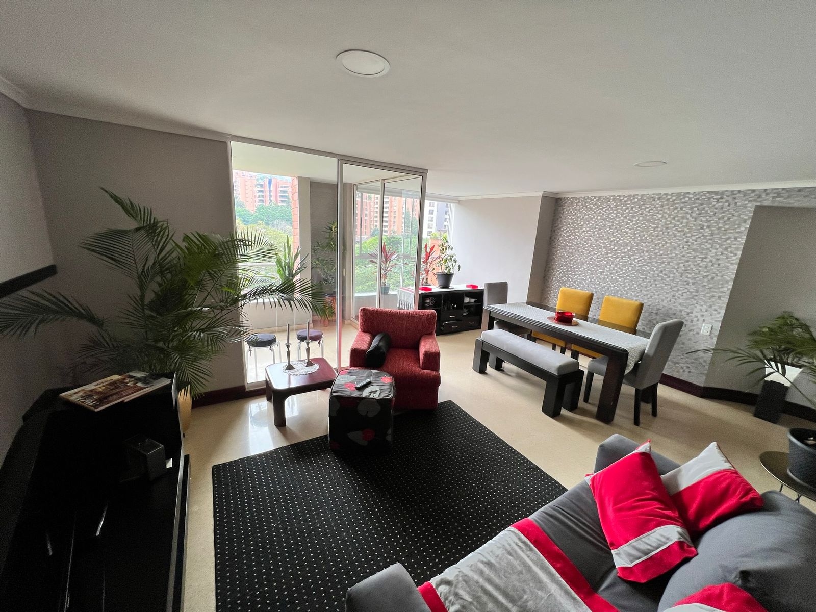 Spacious 3-Bedroom Apartment With Amazing View in Prime Provenza Location, Poblado — imagen 14
