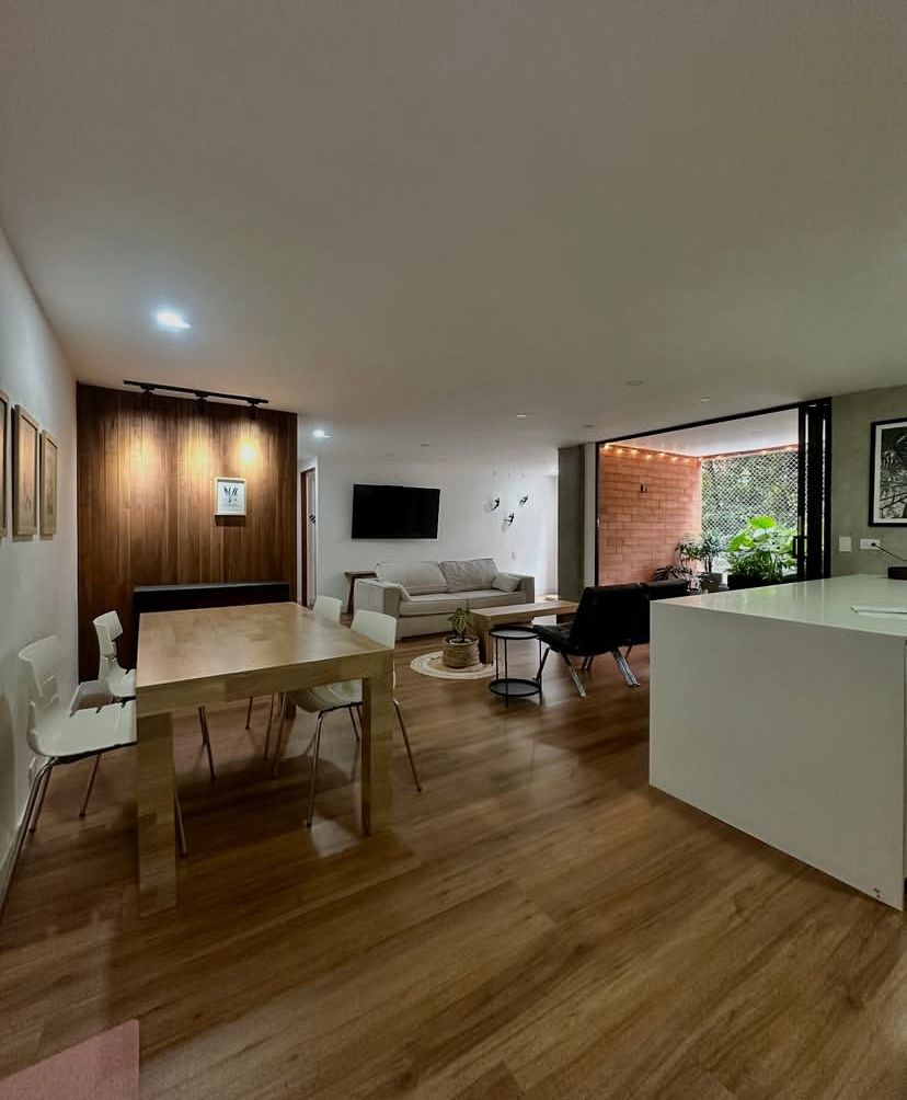 Two Bedroom Apartment Remodeled Located in Vizcaya — imagen 3