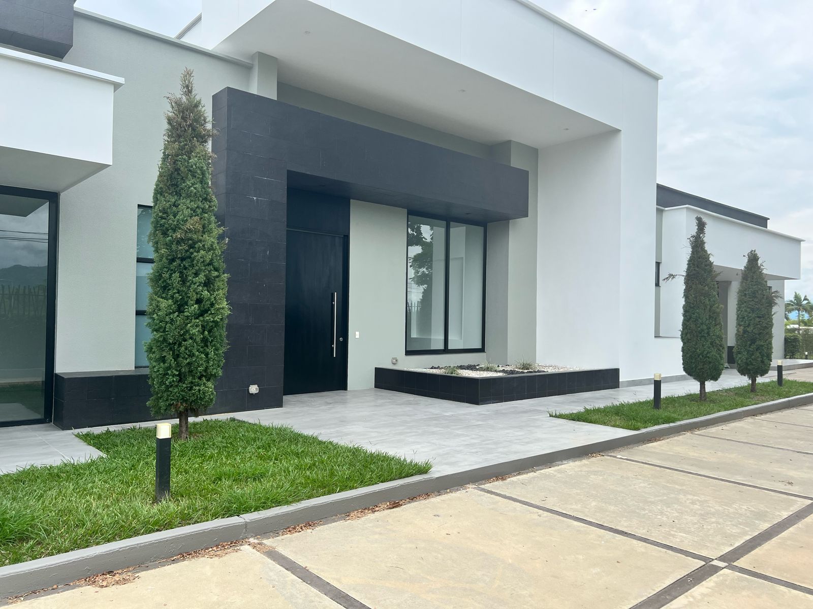 Spacious Four-Bedroom Home with Premium Amenities in Cerritos, Pereira. — imagen 3