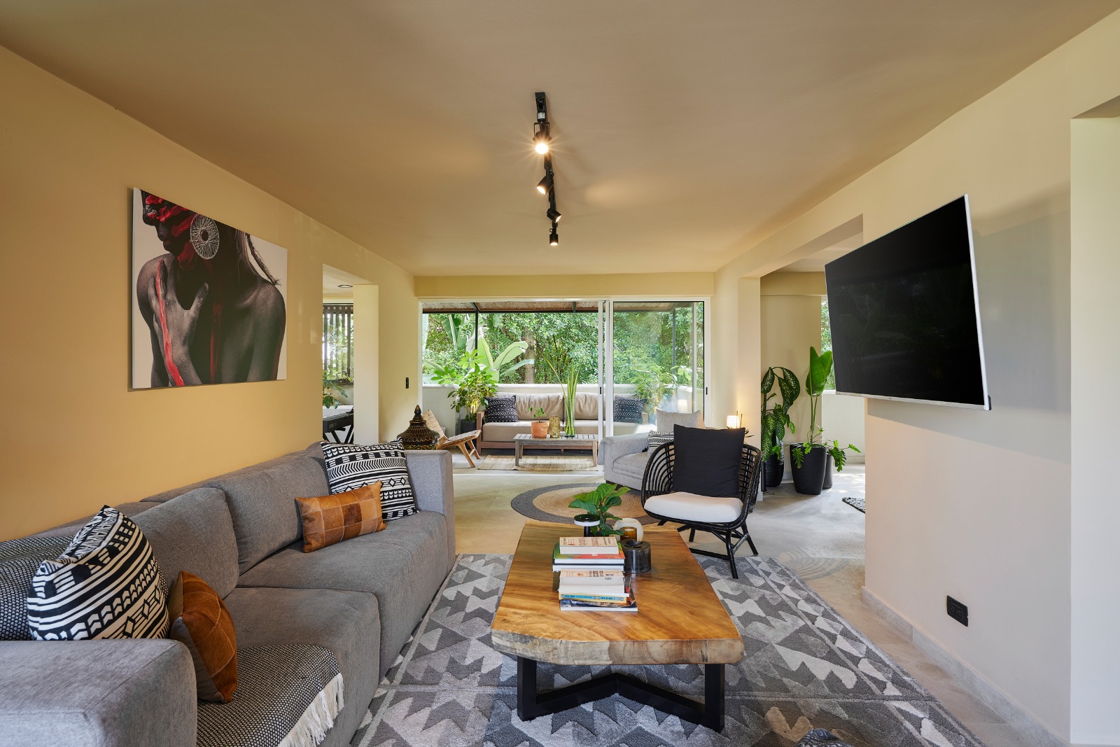 El Tesoro Two-Level Modern Penthouse Fully Furnished [El Poblado] — imagen 3