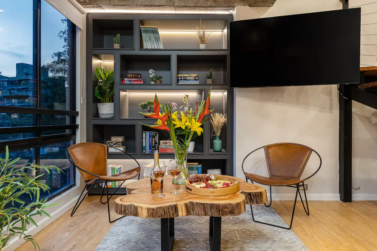 Spectacular Remodeled Duplex Apartment with Three-Bedrooms, Located in Provenza[ Fully Furnished] — imagen 1