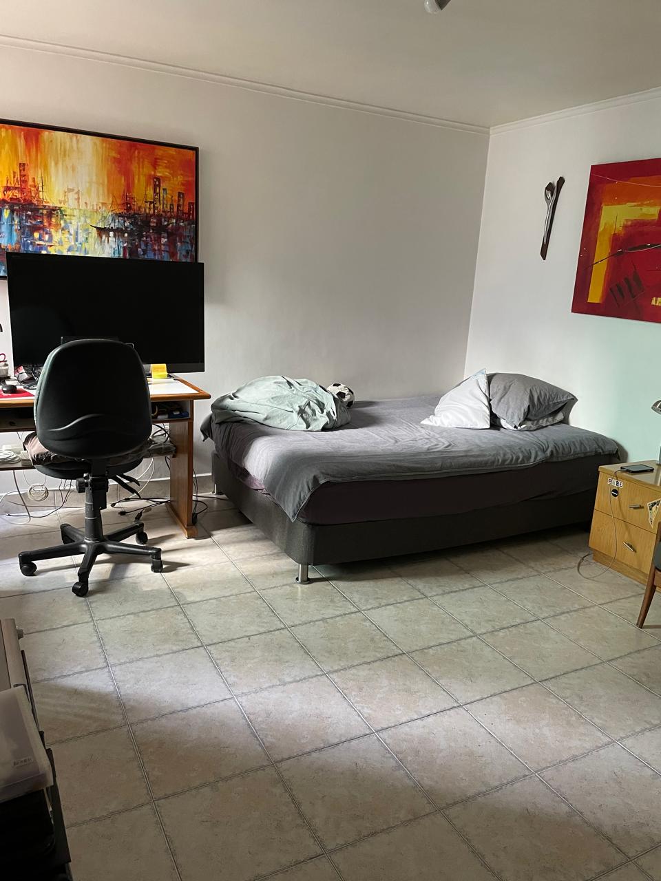 Three -Bedroom Apartment with Renovation Potential Near Provenza and The Golden Mile — imagen 4