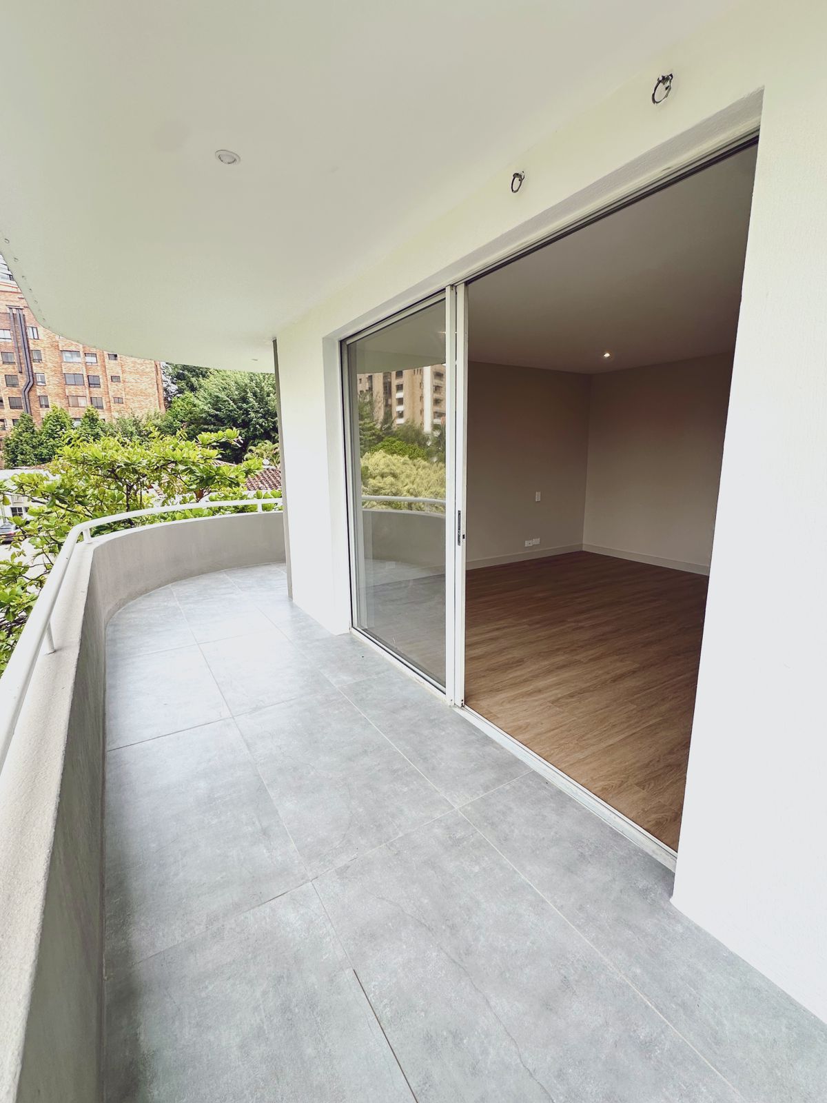 Fully Remodeled Three-Bedroom Apartment, Located in San Lucas[Poblado] — imagen 3