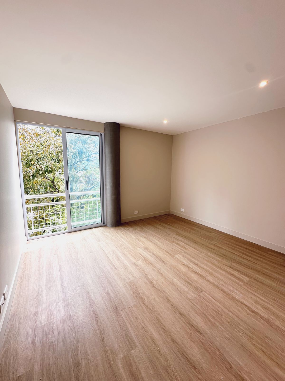 Fully Remodeled Three-Bedroom Apartment, Located in San Lucas[Poblado] — imagen 4