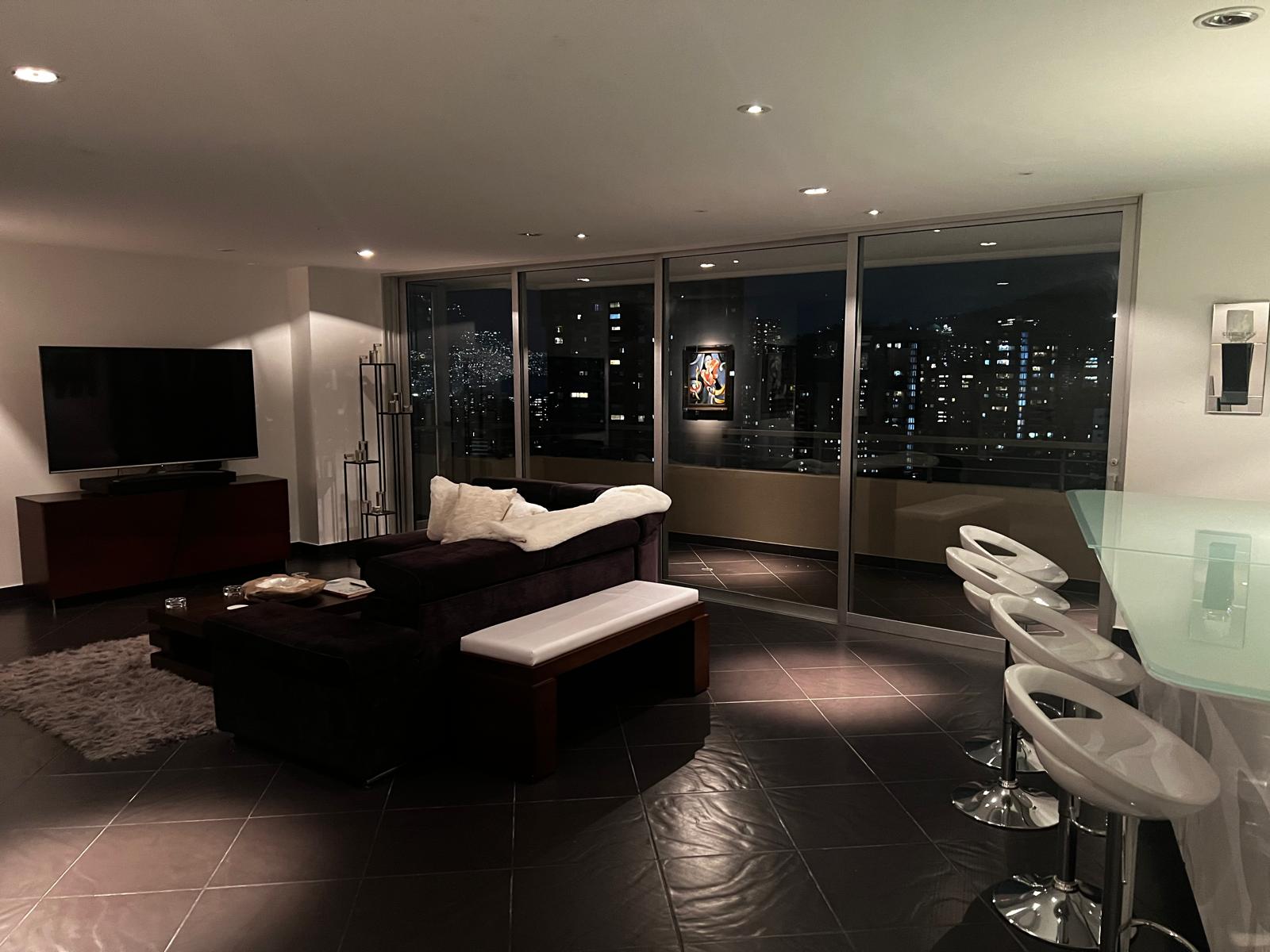 Spectacular One-Bedroom Apartment, with city Views, Located in Provenza. — imagen 3