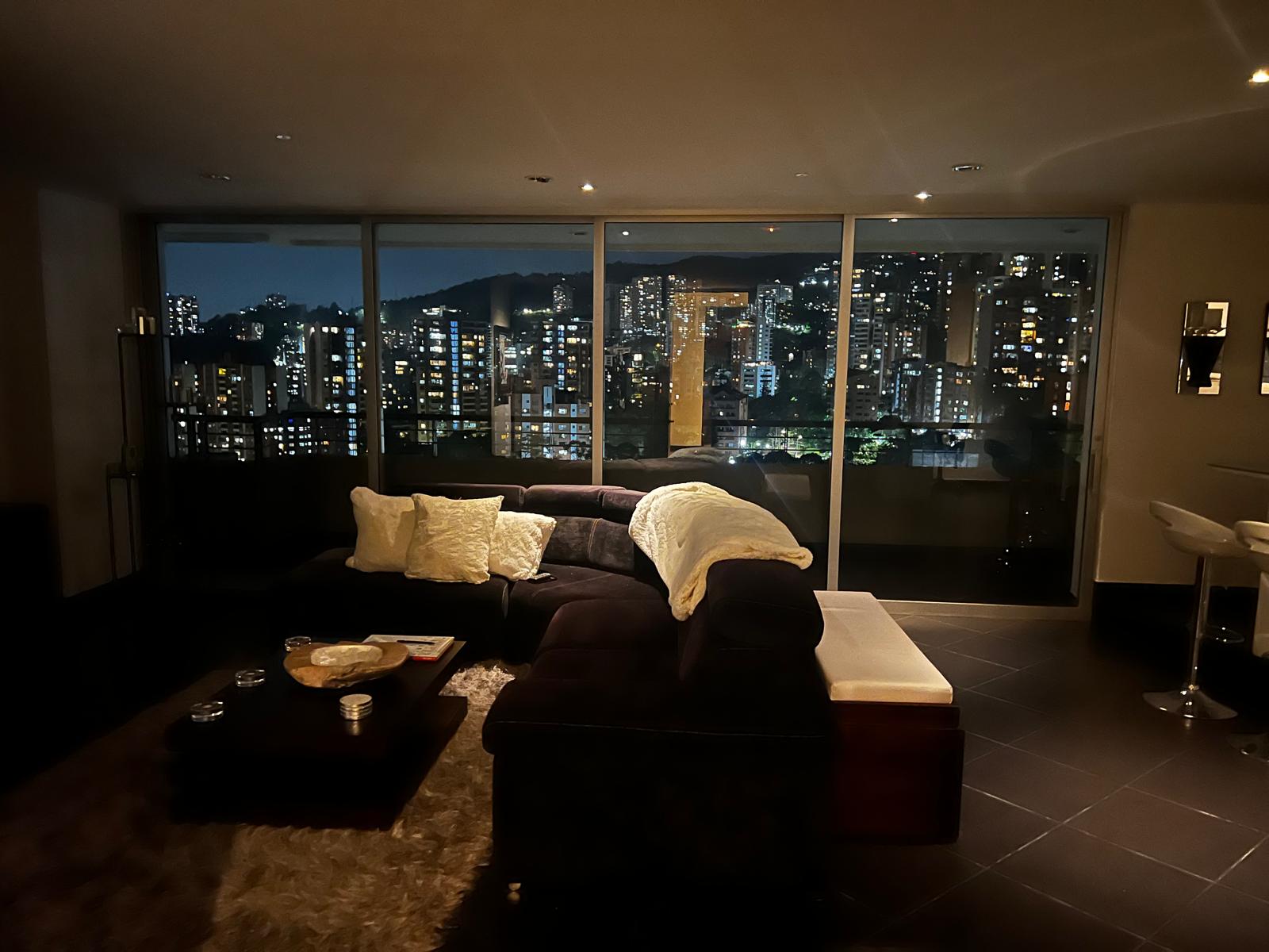 Spectacular One-Bedroom Apartment, with city Views, Located in Provenza. — imagen 4