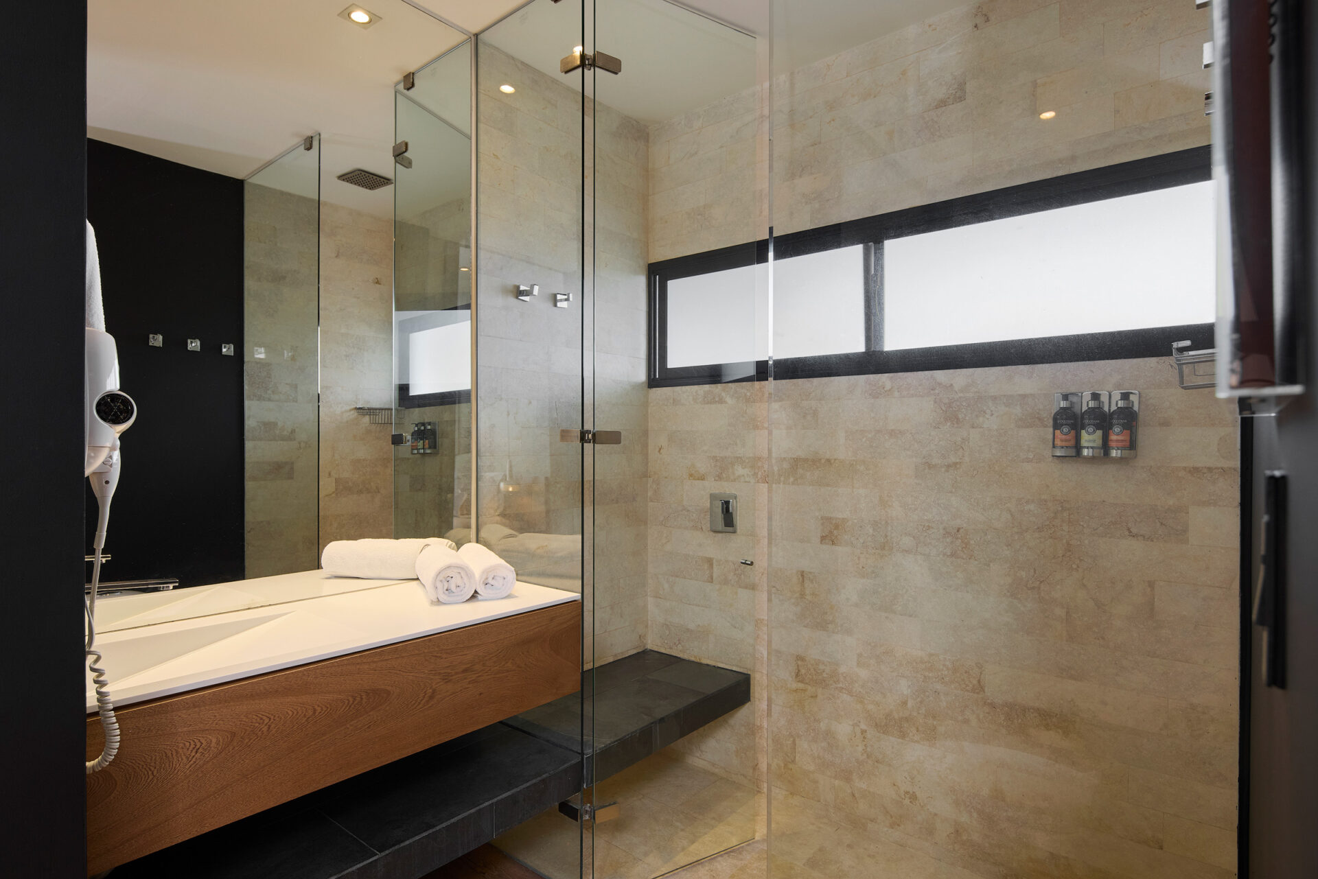 Spectacular Two-Bedroom Apartment in the Energy Building [Daily Rental] — imagen 4