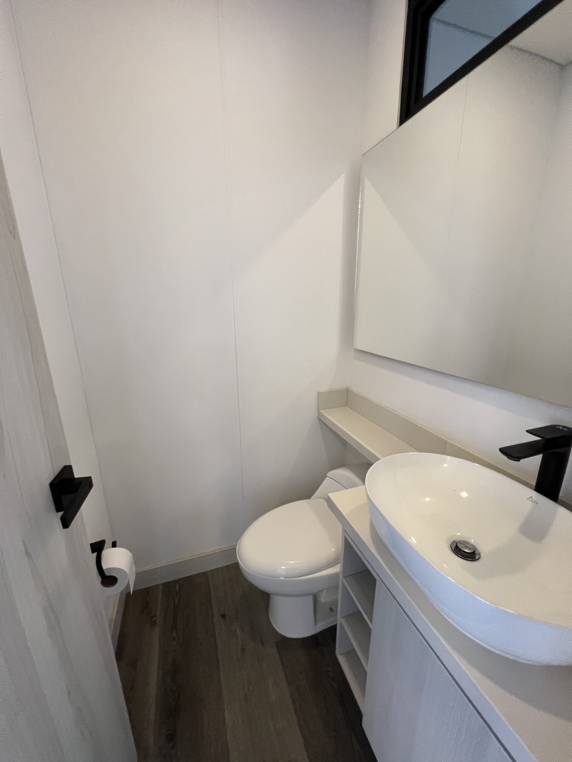 Spacious One-Bedroom Apartment with Top Amenities in El Tesoro, El Poblado — imagen 4