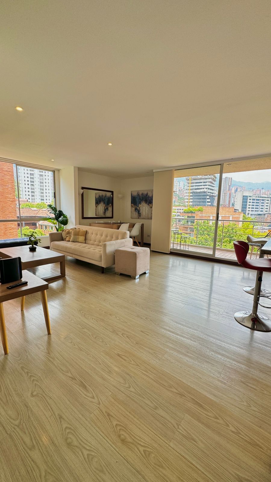 Turn-Key Amazing Two-Bedroom Apartment [ Walking Distance to Provenza] — imagen 1