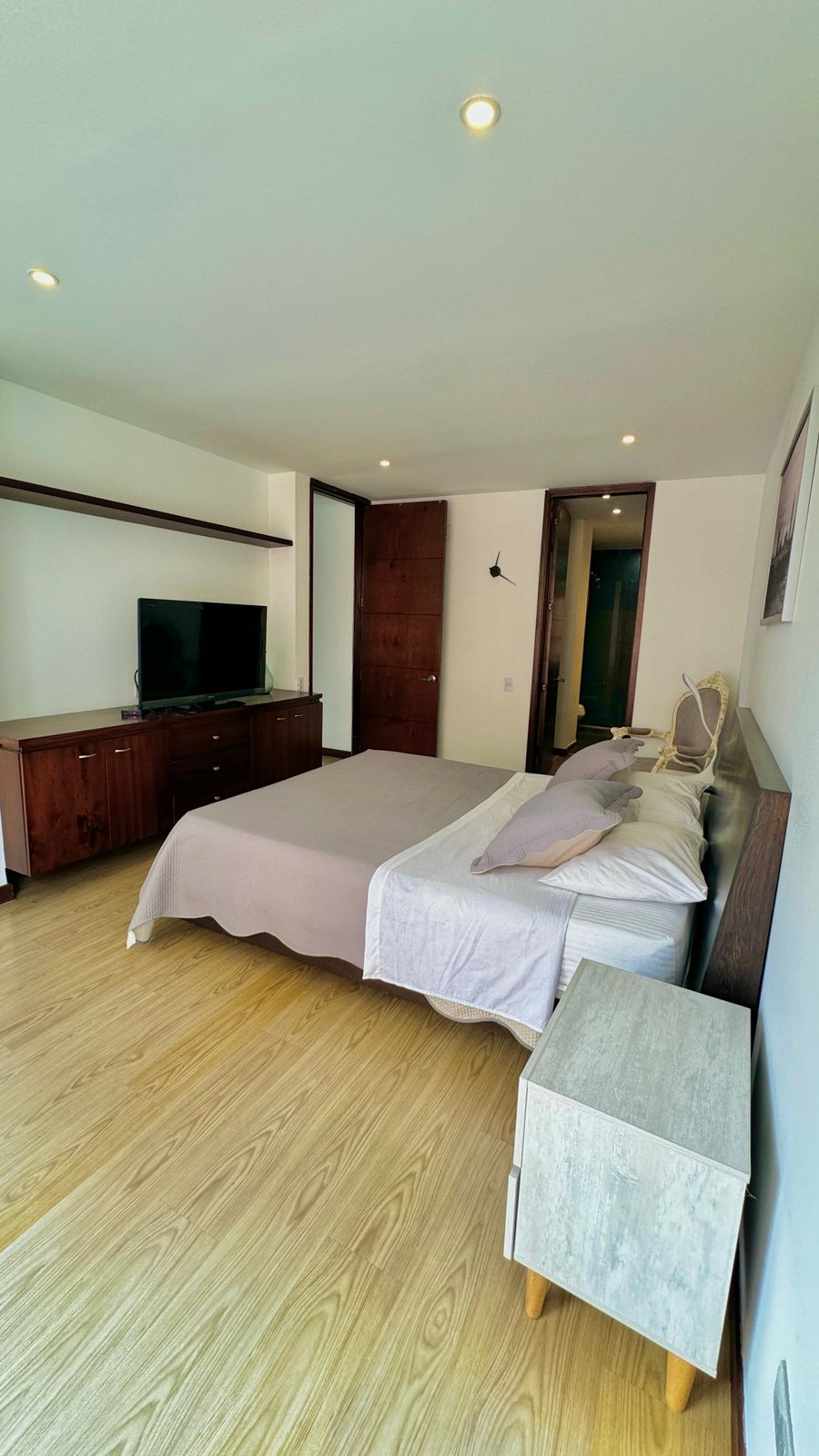 Turn-Key Amazing Two-Bedroom Apartment [ Walking Distance to Provenza] — imagen 4