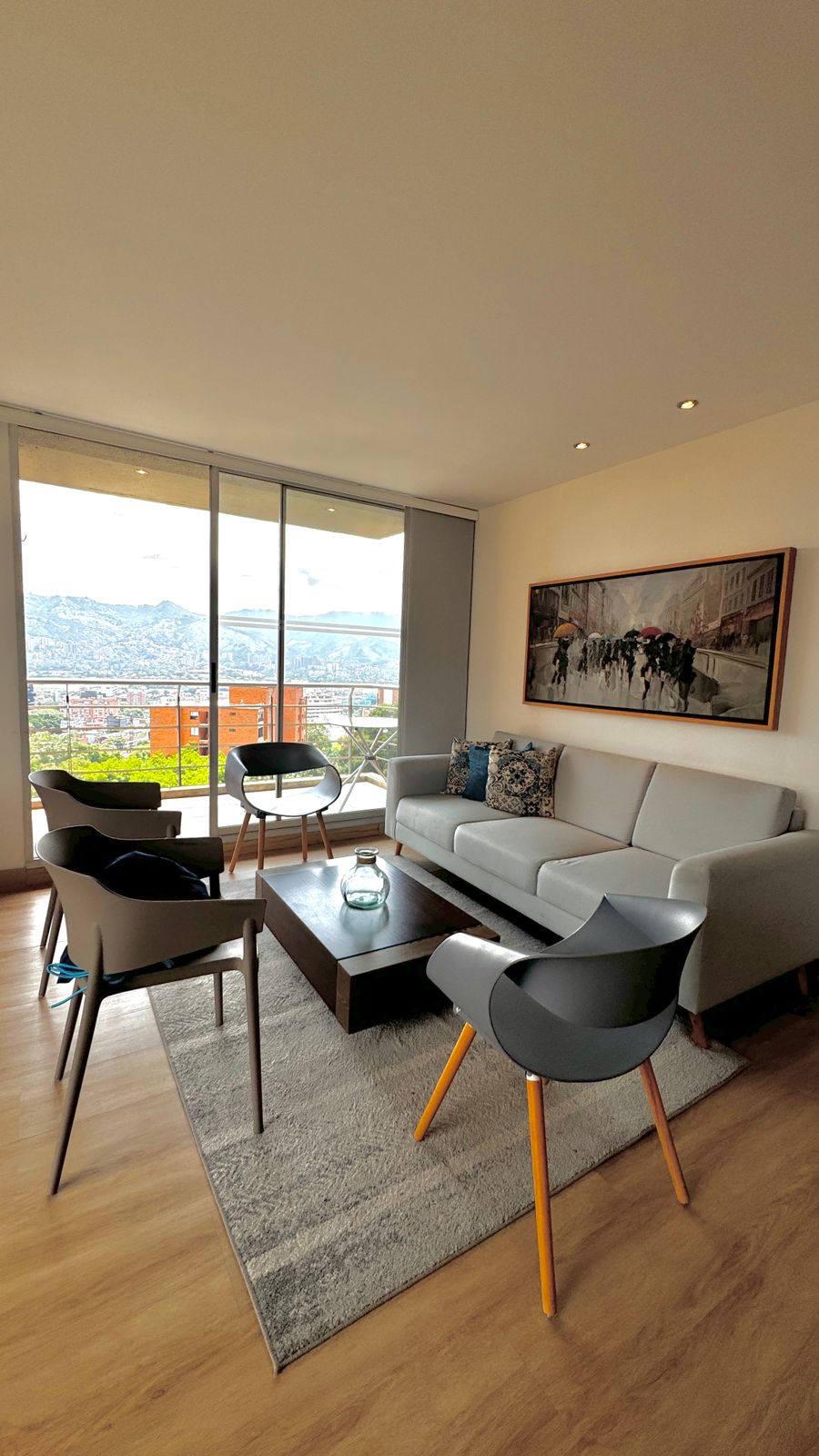 Amazing Two-Bedroom Apartment, with Balcony Located in La Linde[5 Minutes Away from Provenza] — imagen 3