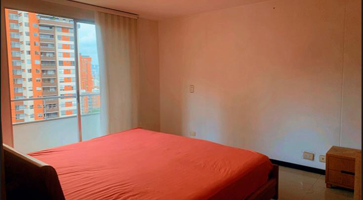 Three-Bedroom Apartment with City Views and Full Amenities in Provenza — imagen 1