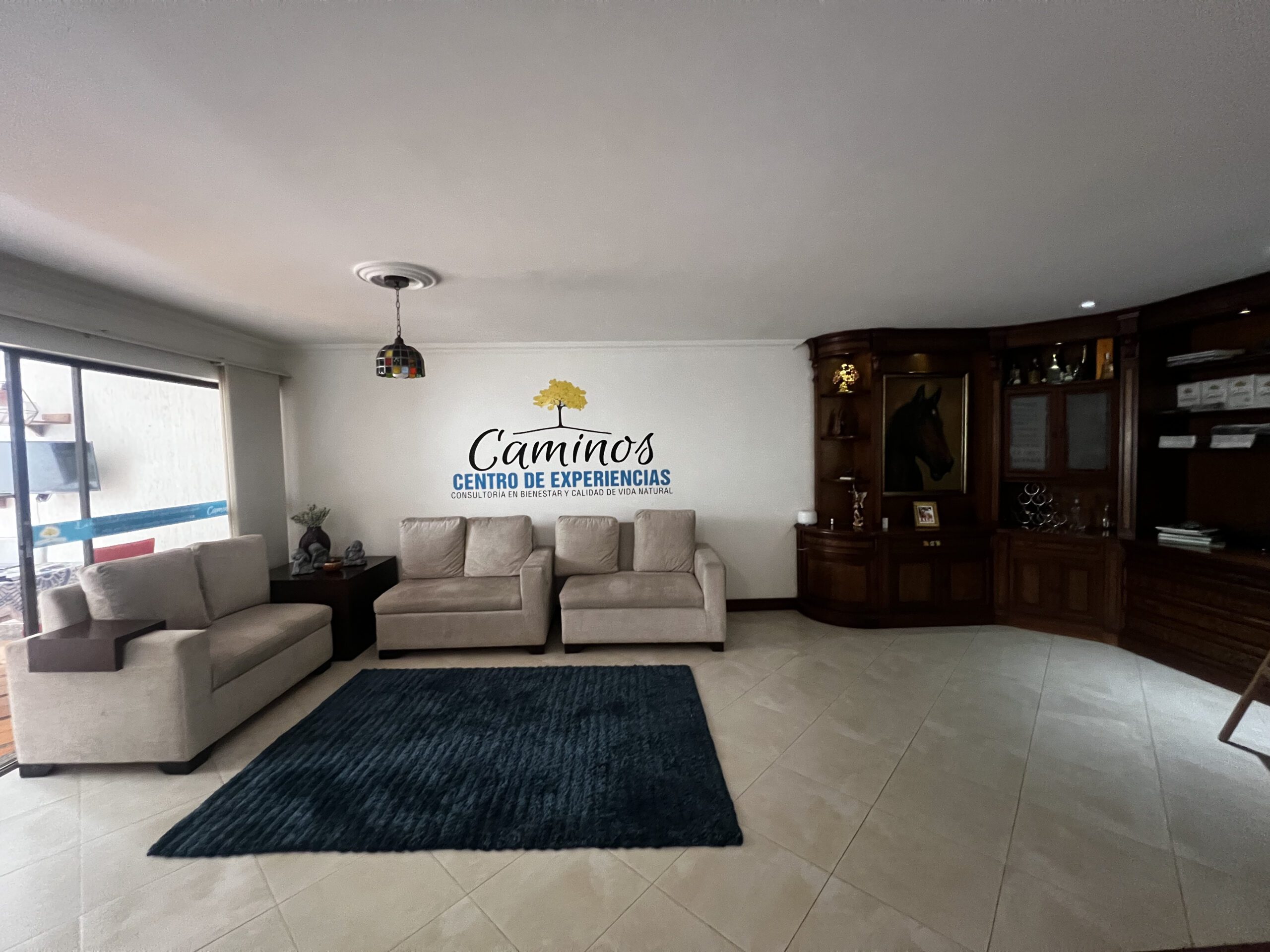 Remodeling Opportunity: Huge Three-Bedroom Apartment in the center of Provenza — imagen 1