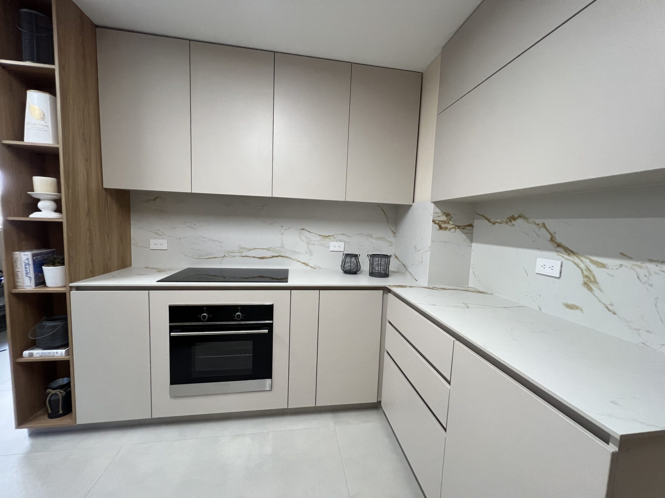 Renovated Three-Bedroom With Full Amenities Near Santafe Mall [El Poblado] — imagen 3