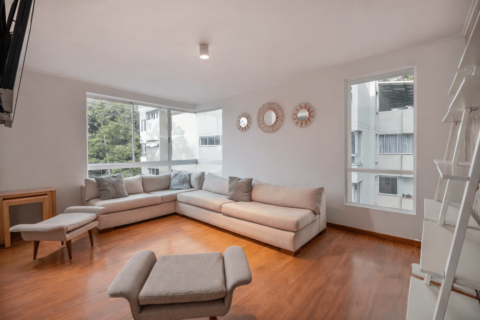 Amazing Apartment with Four-Bedrooms Near El Tesoro Area — imagen 1