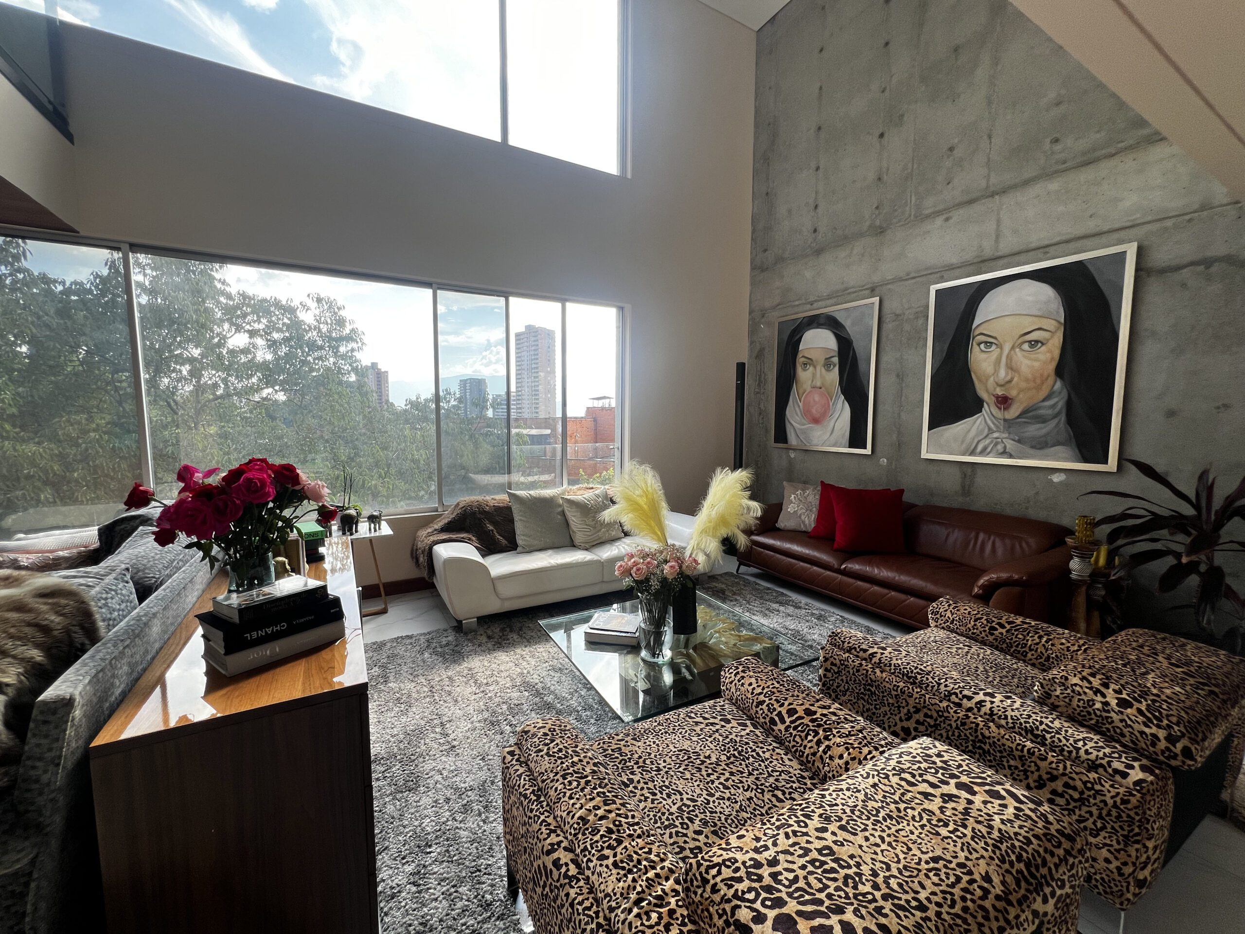 Extraordinary Three Level Penthouse with Terrace, Located in Provenza [Poblado] — imagen 1