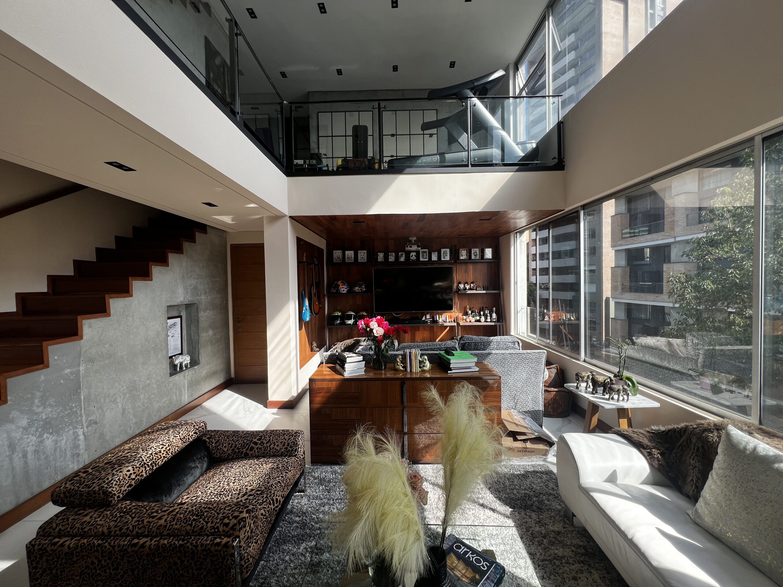 Extraordinary Three Level Penthouse with Terrace, Located in Provenza [Poblado] — imagen 4