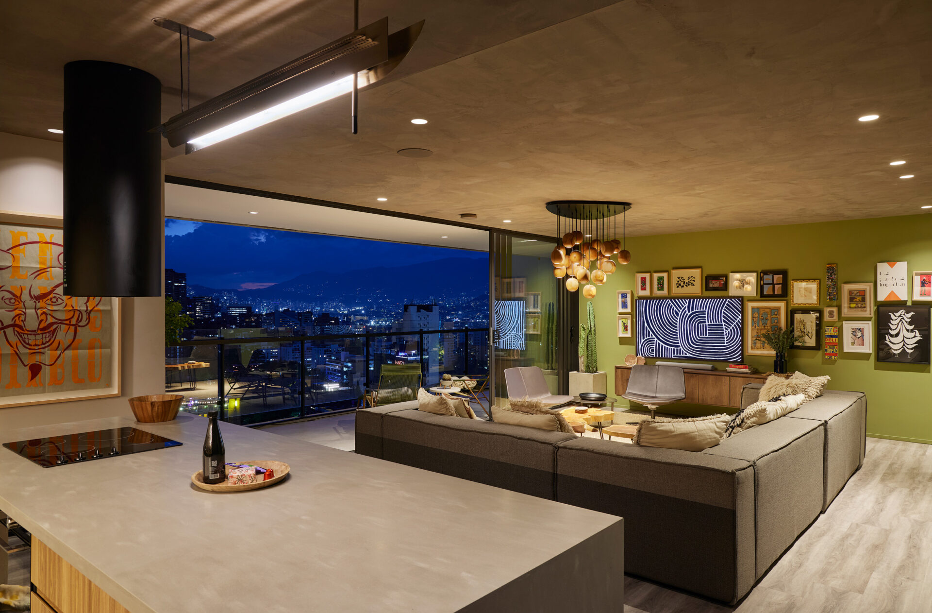 Turn-Key Artistic Apartment with private Terrace and Jacuzzi in Wake Building Daily Rental — imagen 1