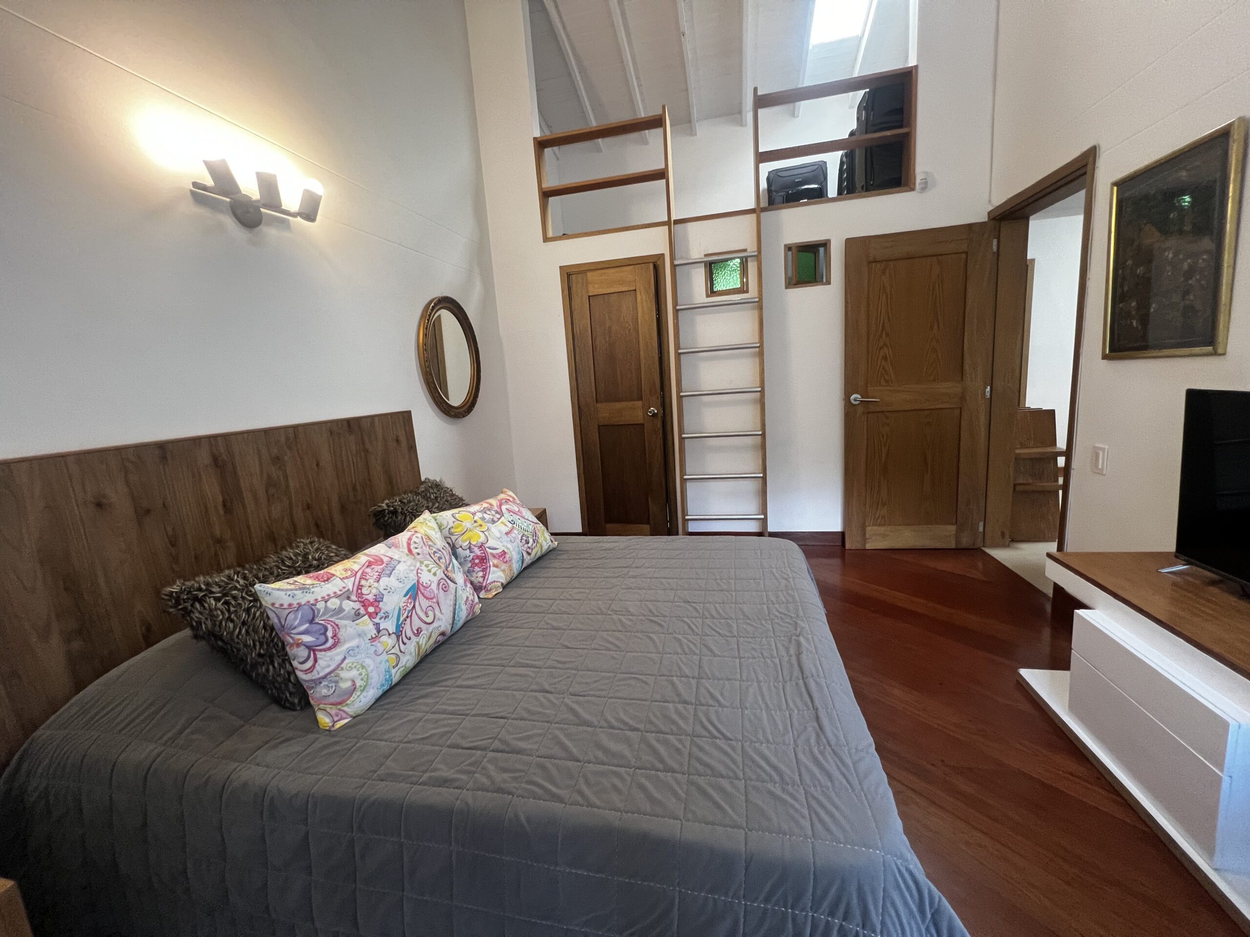 Elegant Three-Bedroom House with Amazing Patio, Located in El Poblado [Medellin] — imagen 3