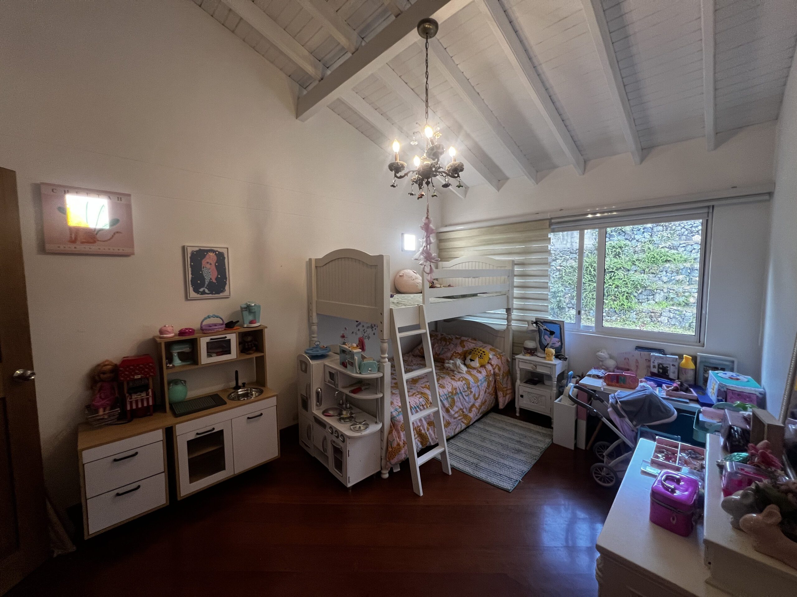 Elegant Three-Bedroom House with Amazing Patio, Located in El Poblado [Medellin] — imagen 4