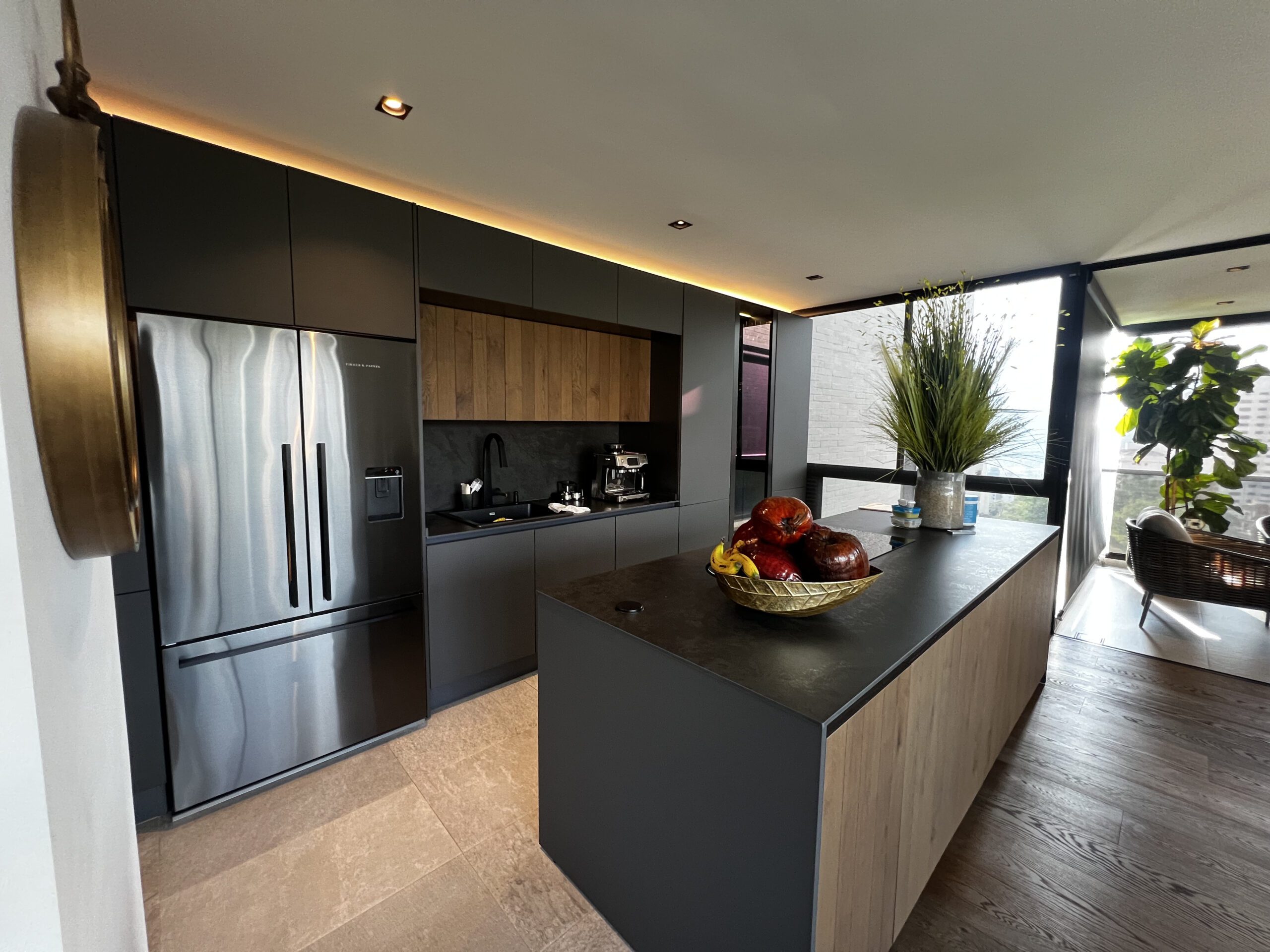 Fully Remodeled Apartment with Two-Bedrooms, Balcony, BBQ and Turk Bath. — imagen 3