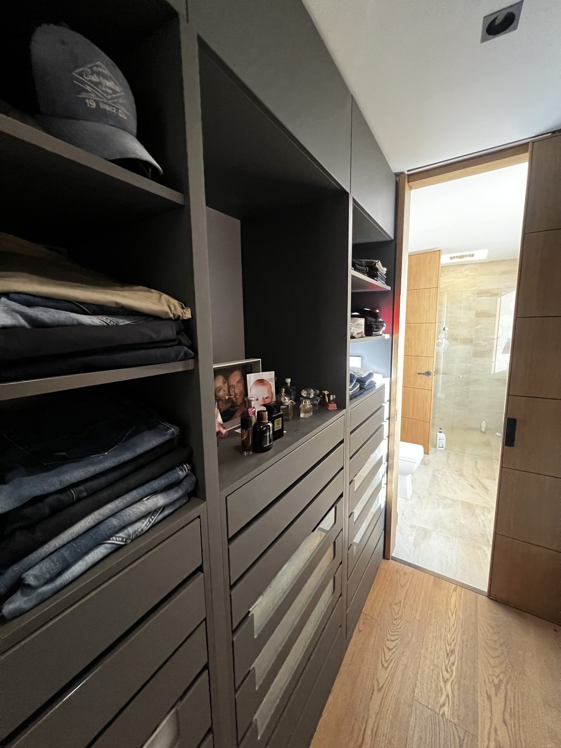 Fully Remodeled Apartment with Two-Bedrooms, Balcony, BBQ and Turk Bath. — imagen 4