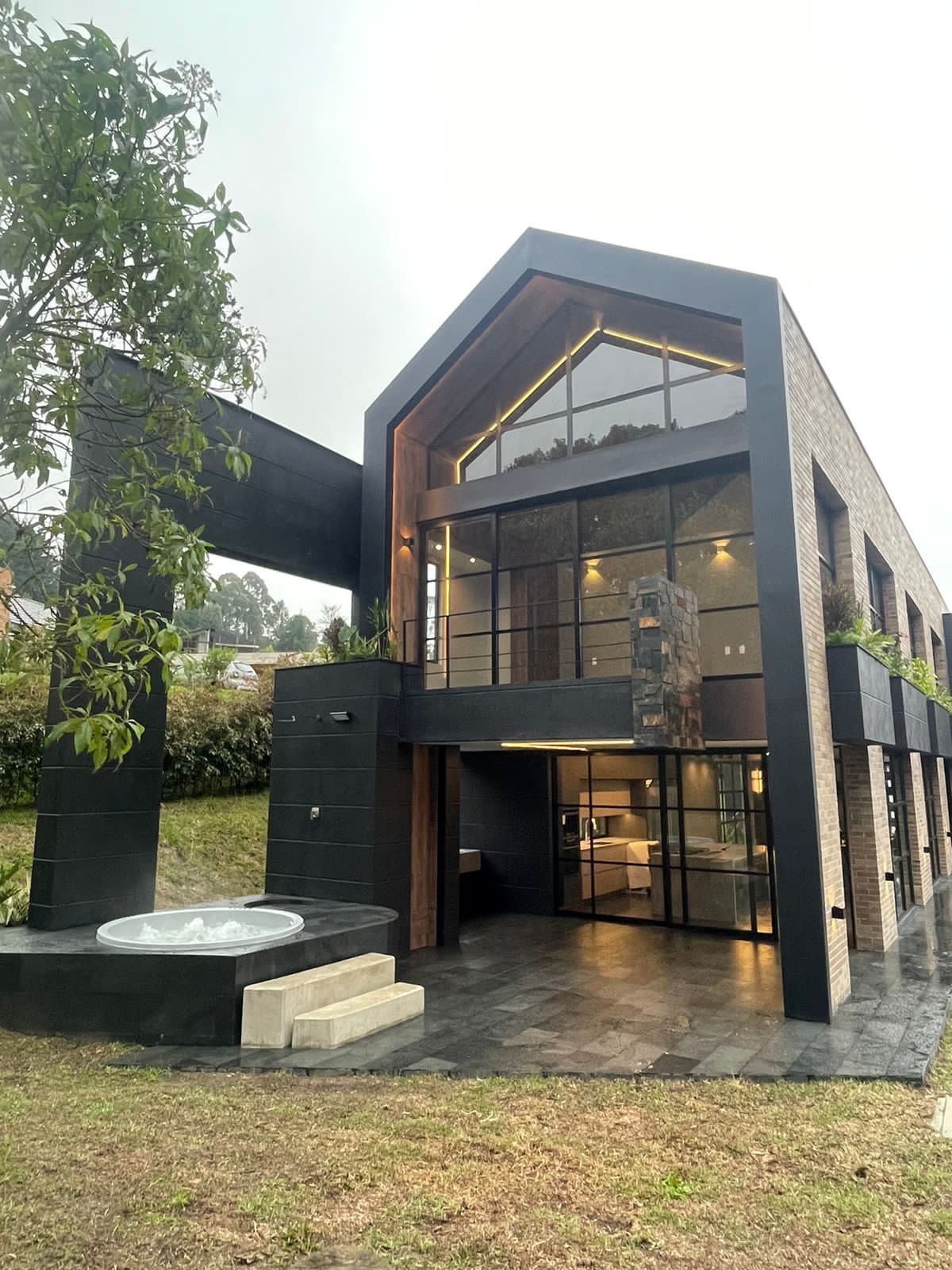 Luxurious Four-Bedroom Home in Las Palmas With BBQ and Jacuzzi. — imagen 1