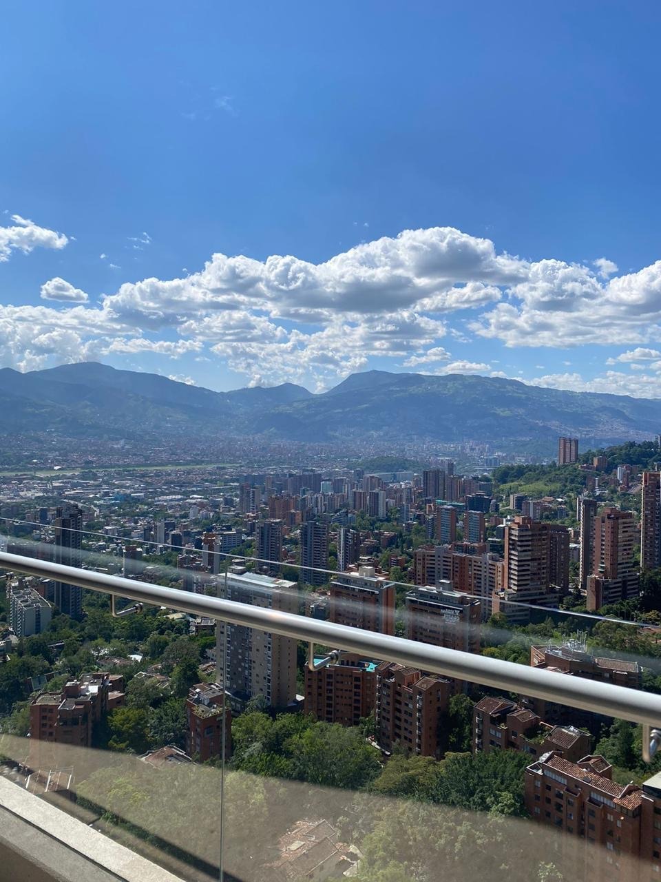 Penthouse Duplex with Private Terrace and Jacuzzi [El Poblado] — imagen 3