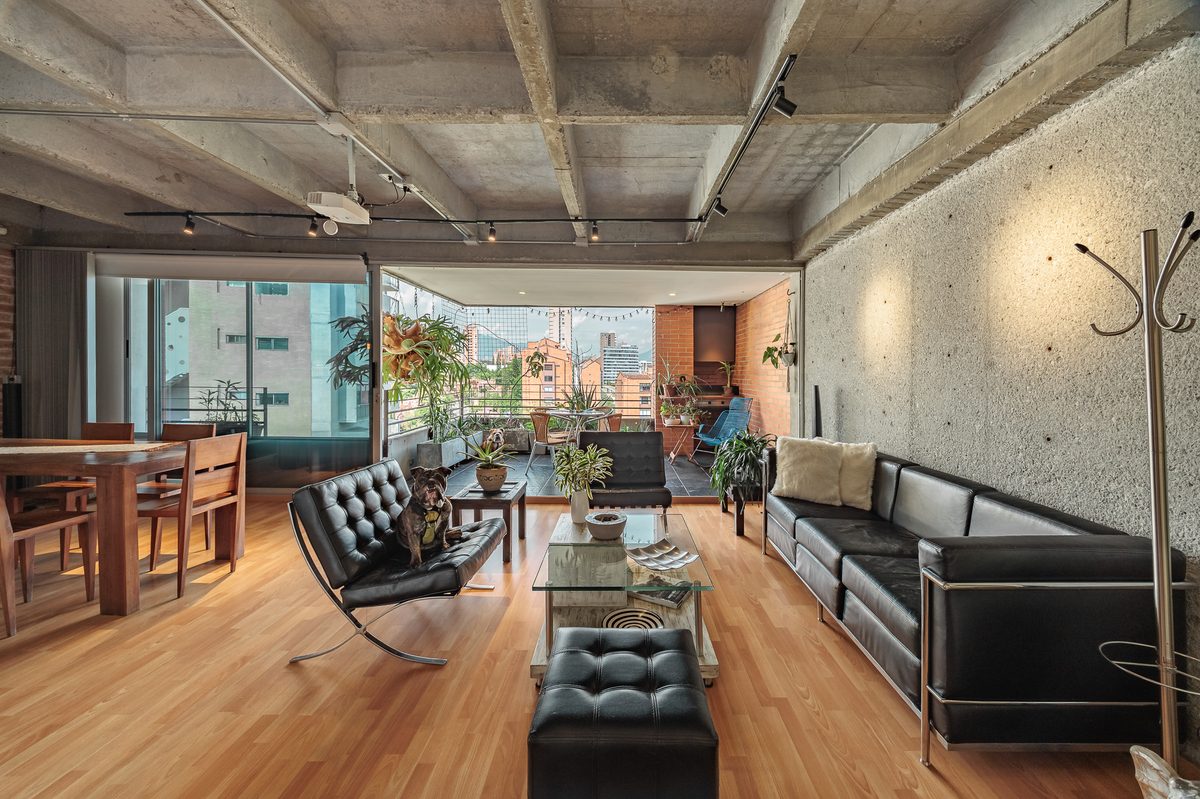 Spacious Two-Bedroom Apartment with City Views in Provenza — imagen 1