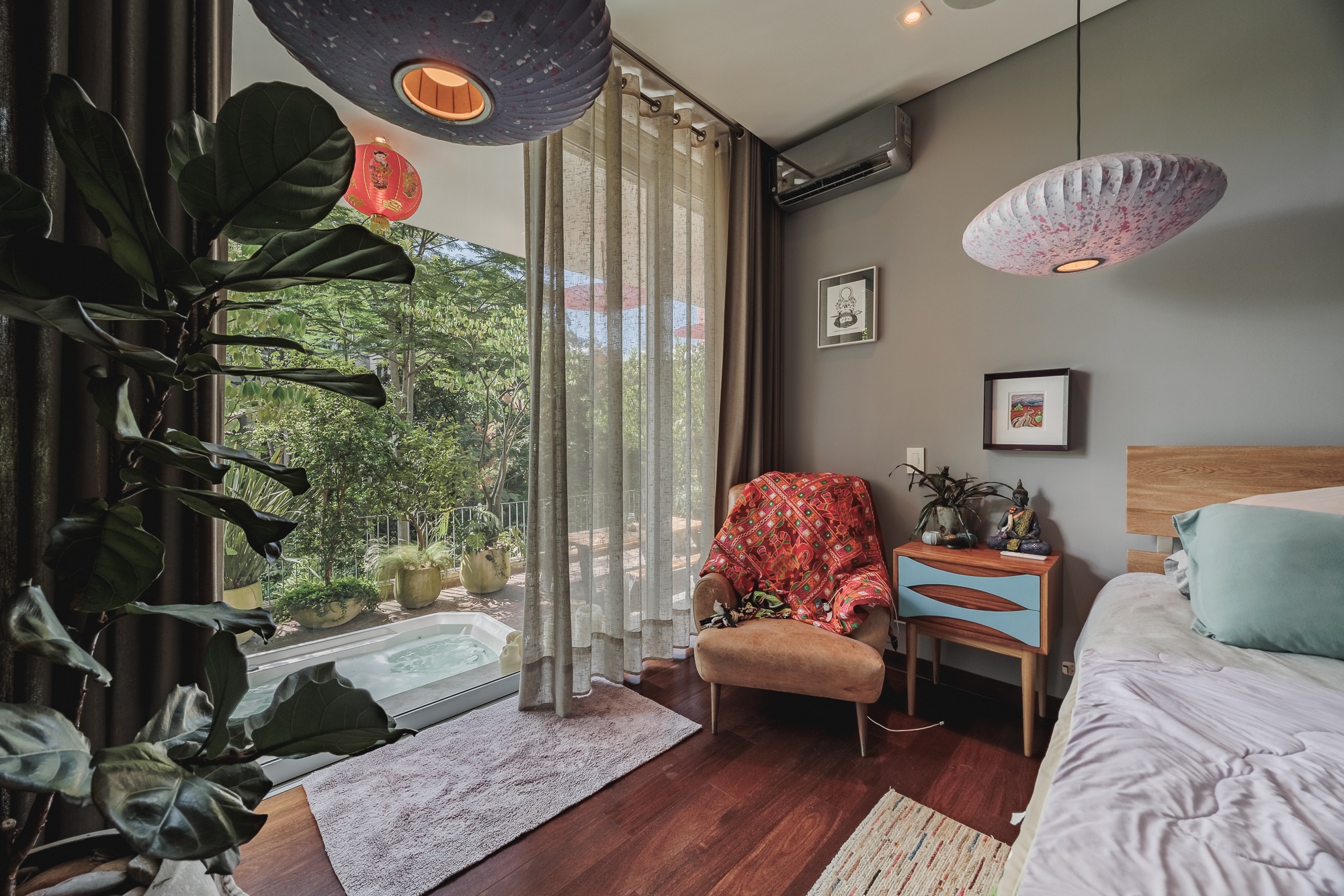 El Poblado Apartment with Huge Private Terrace and Jacuzzi – Steps Away from The Best Medellin Restaurants — imagen 3