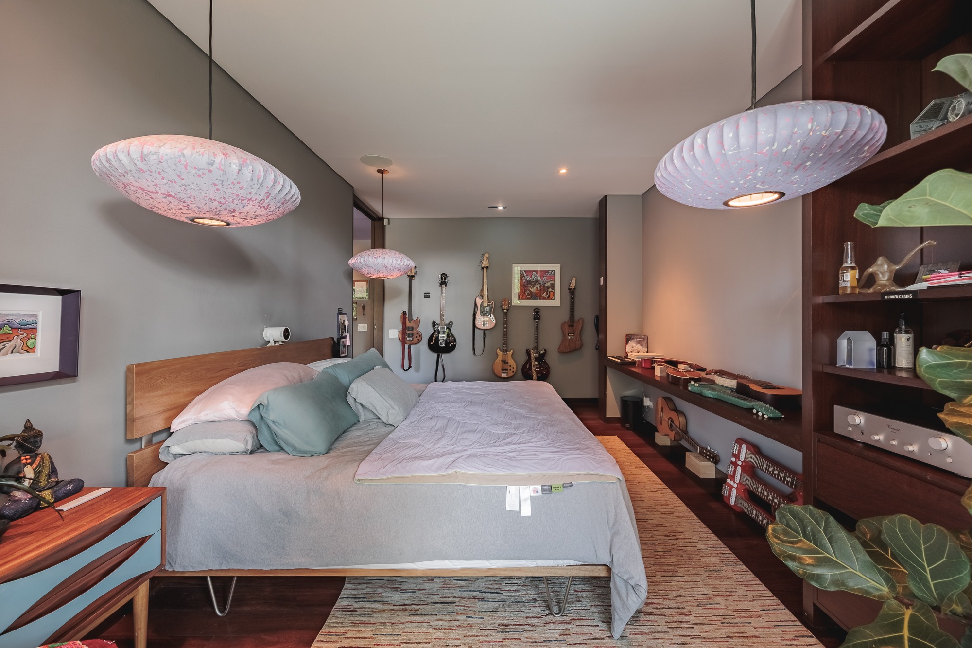 El Poblado Apartment with Huge Private Terrace and Jacuzzi – Steps Away from The Best Medellin Restaurants — imagen 4