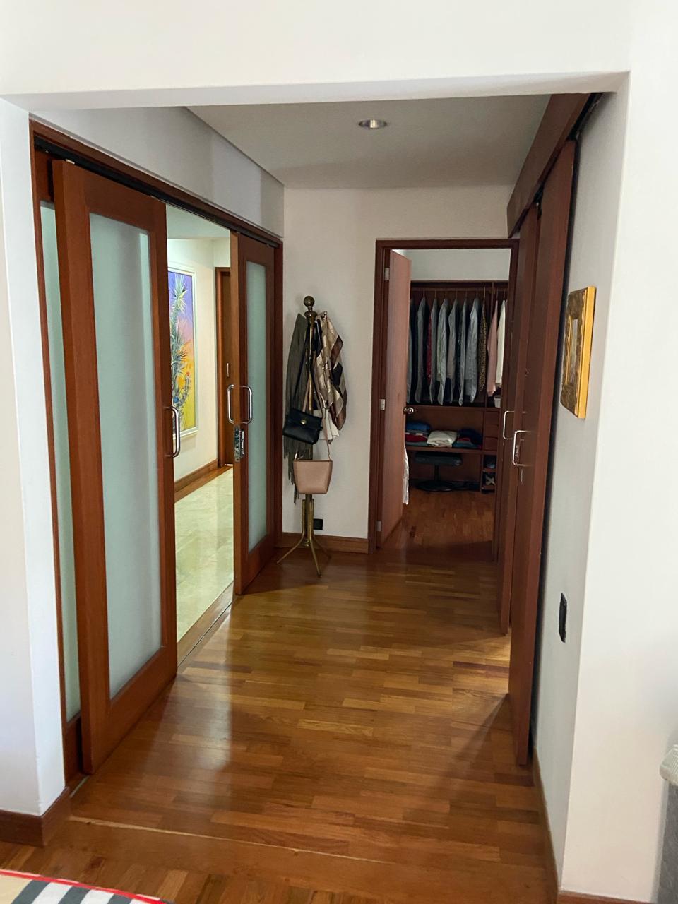 Huge Apartment Walking Distance To Provenza — imagen 4