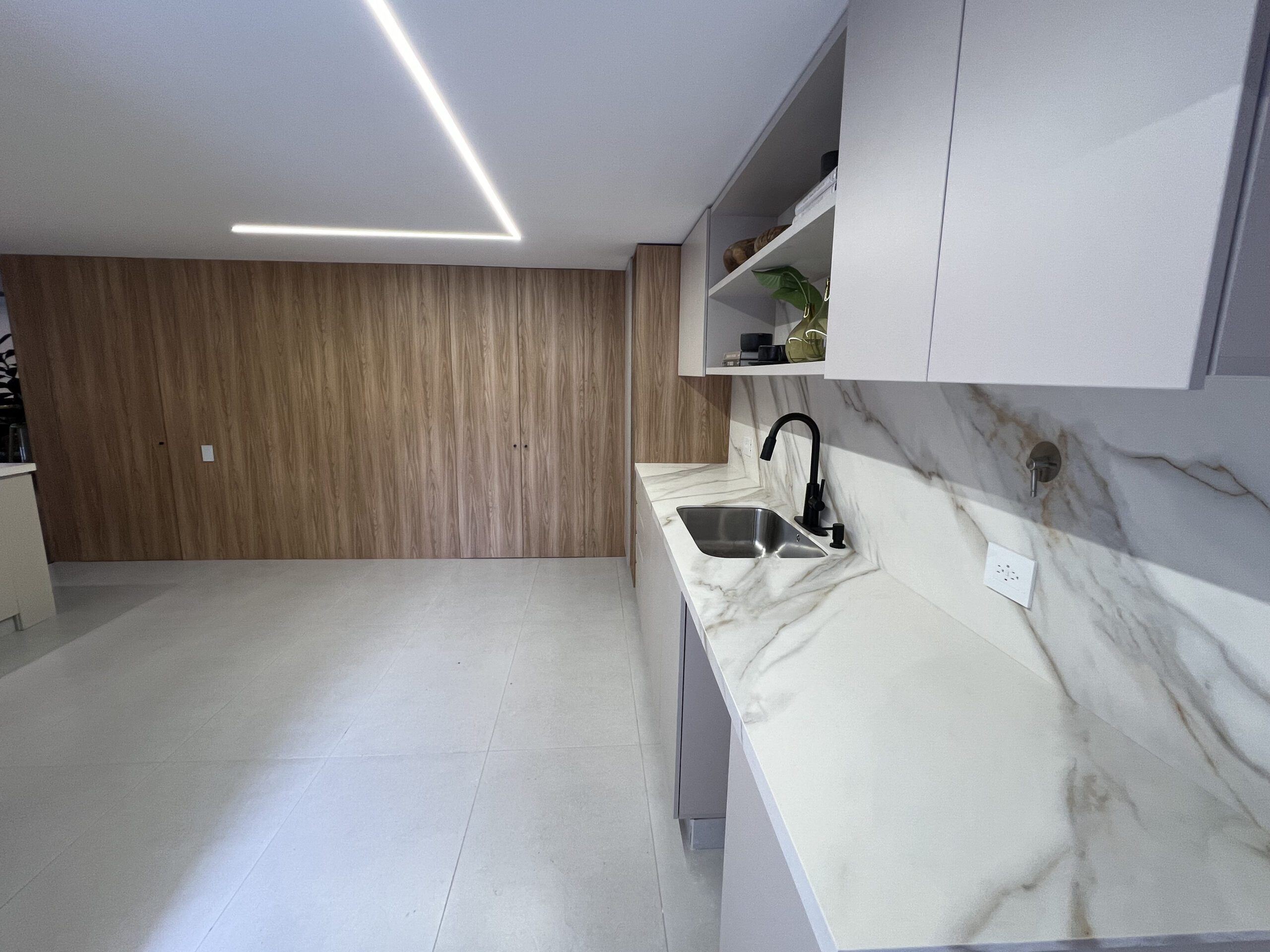 Four-Bedroom Apartment with Large Terrace [Poblado] — imagen 1