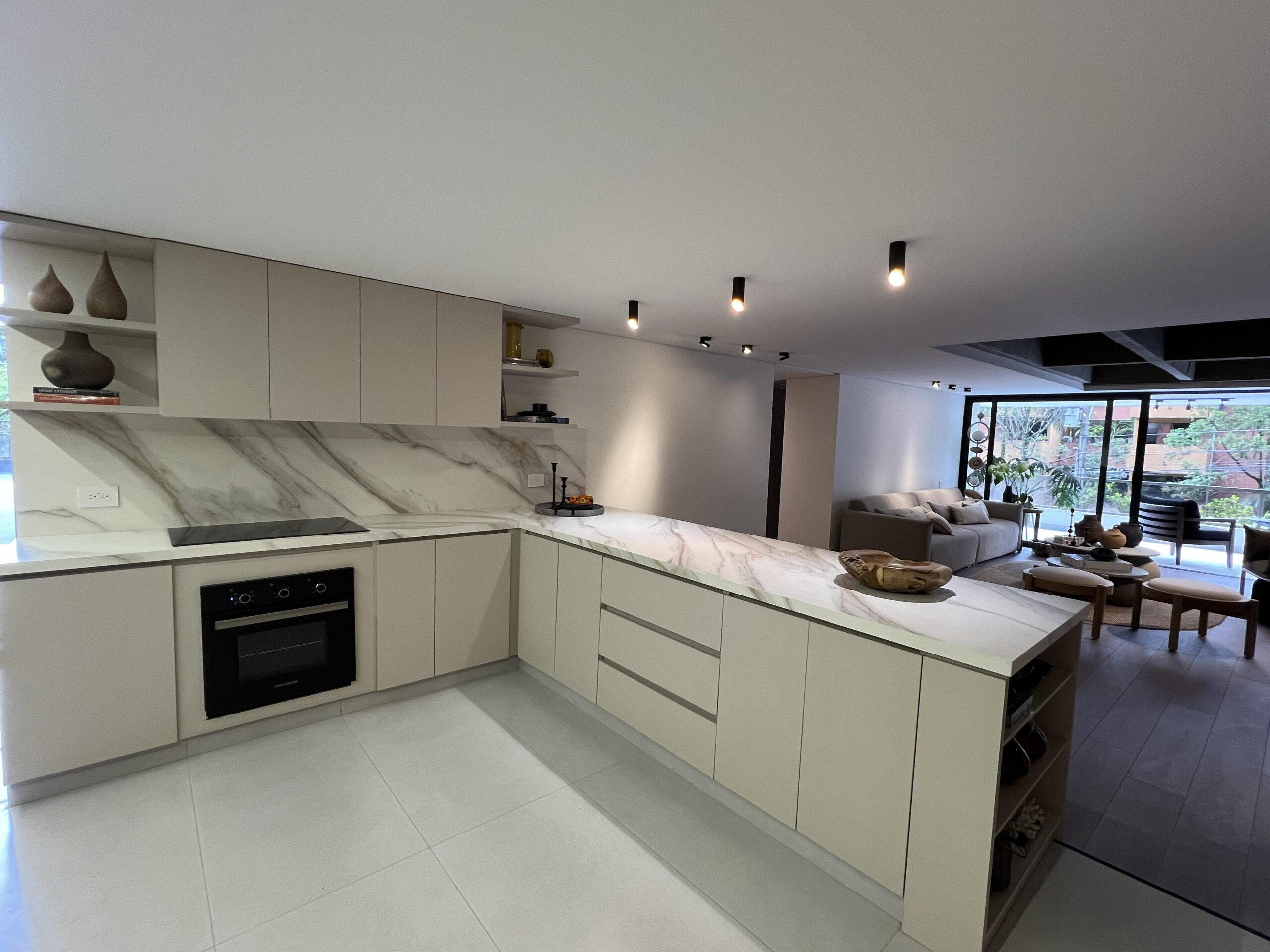 Four-Bedroom Apartment with Large Terrace [Poblado] — imagen 3