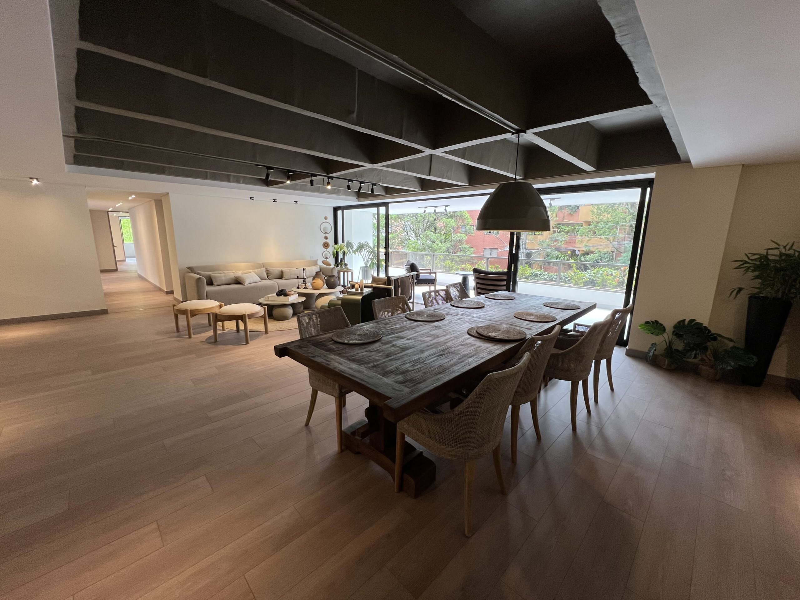 Four-Bedroom Apartment with Large Terrace [Poblado] — imagen 4